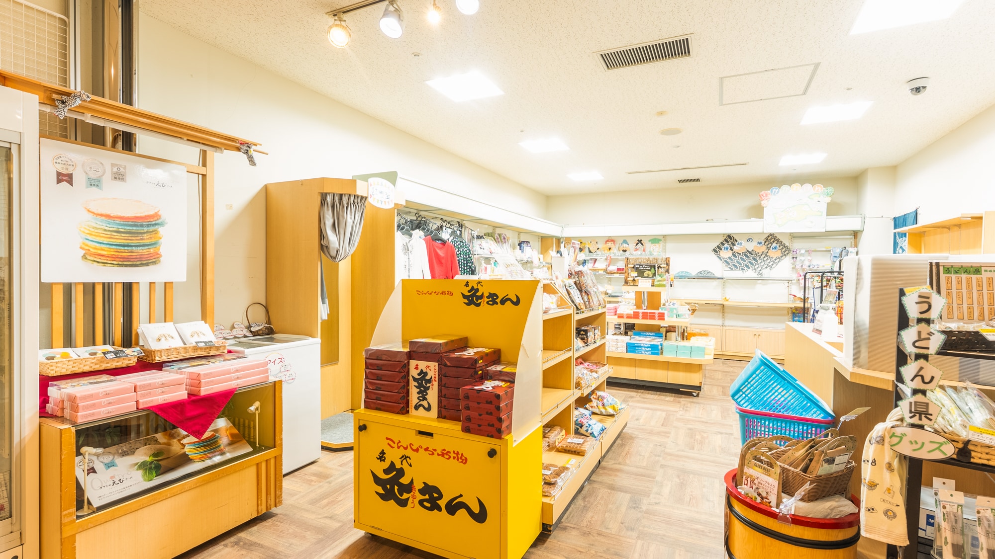 [Souvenir Shop] We offer Kagawa specialties and souvenirs from your trip to Shikoku.