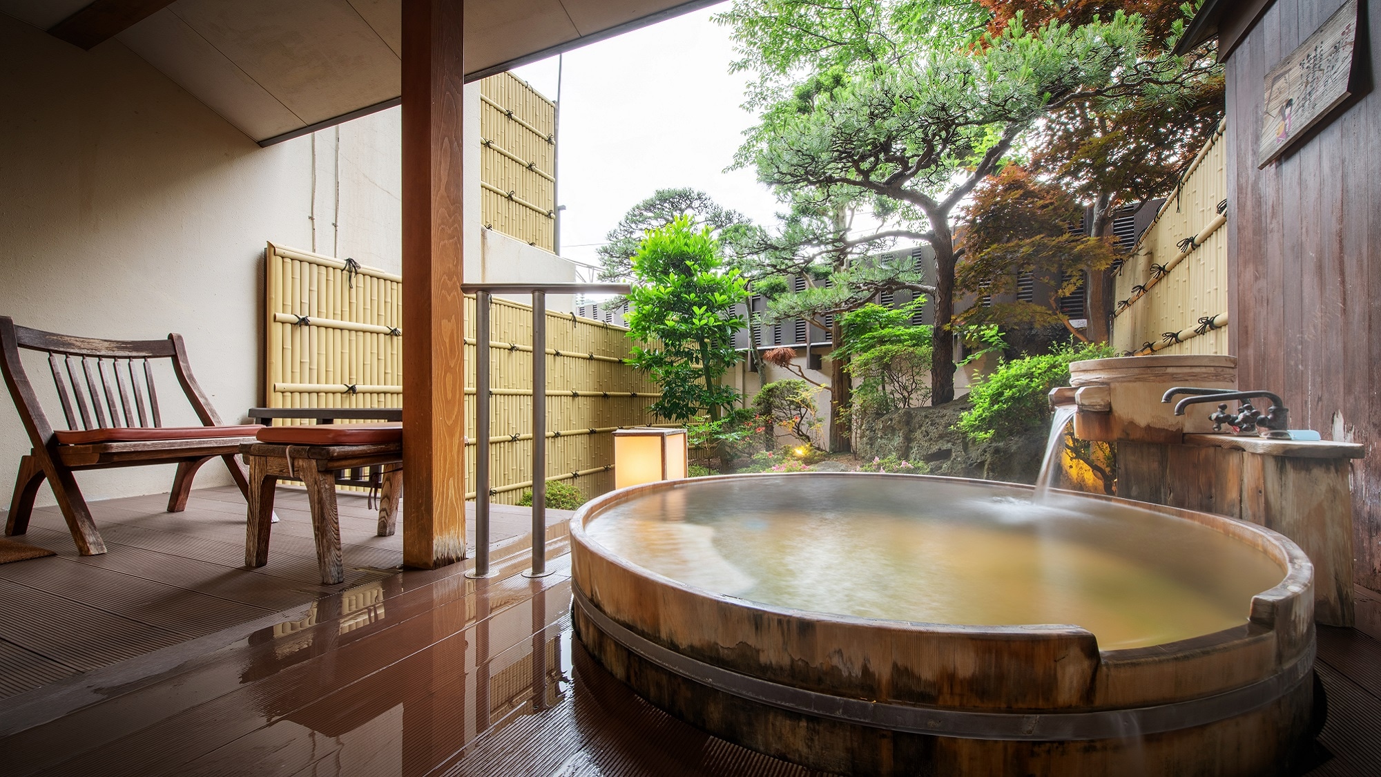 [Guest room with garden open-air bath] Japanese-style room / garden open-air bath / massage chair