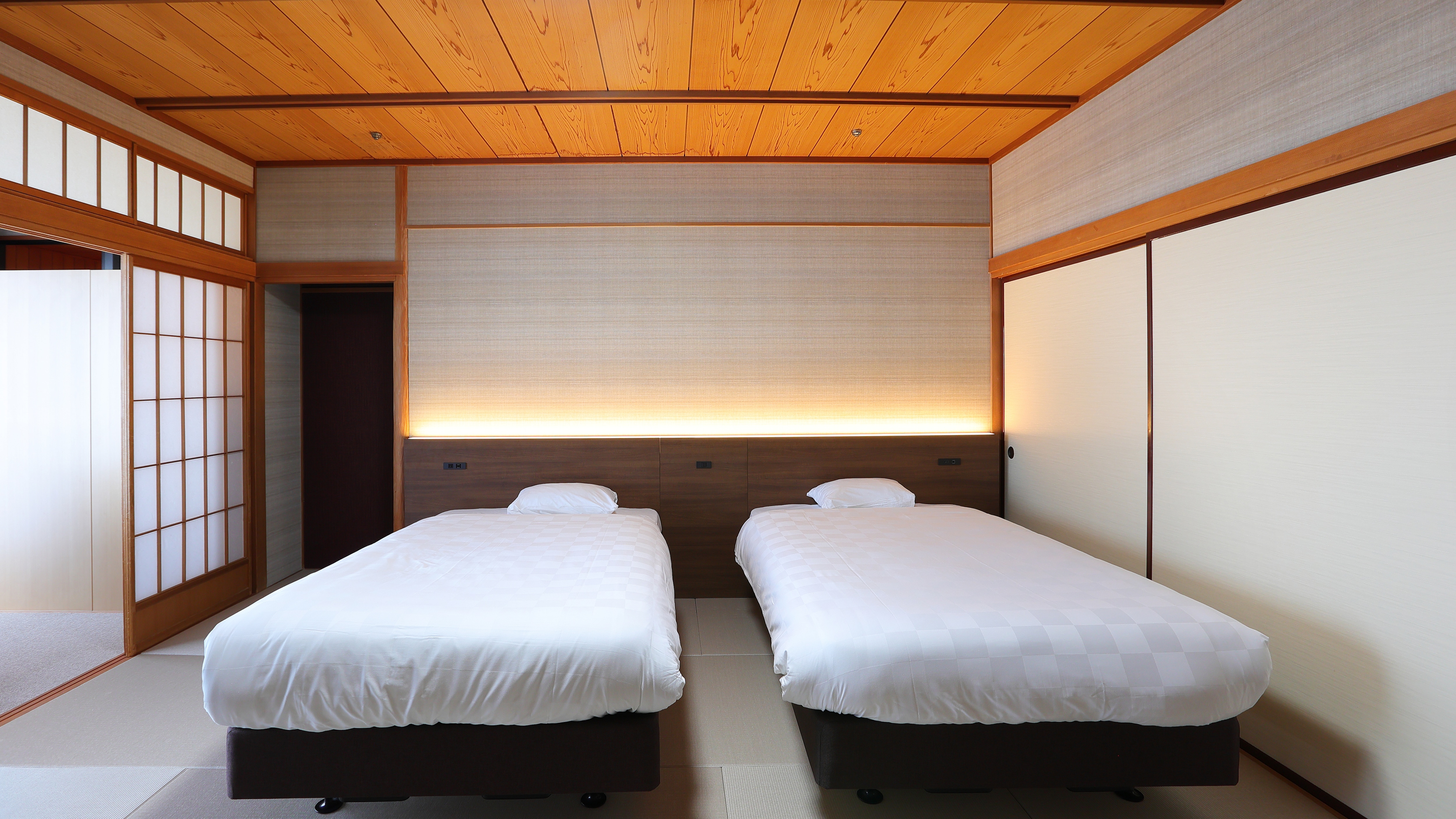 Modern Japanese style twin room with open-air bath