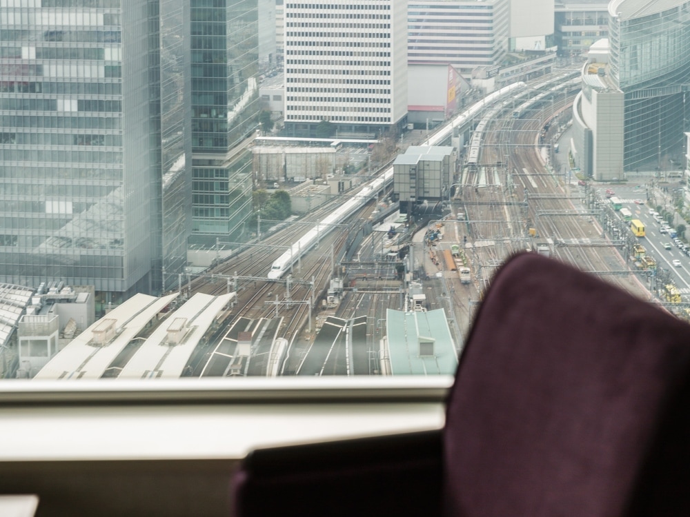 Station side queen (view bus) view image