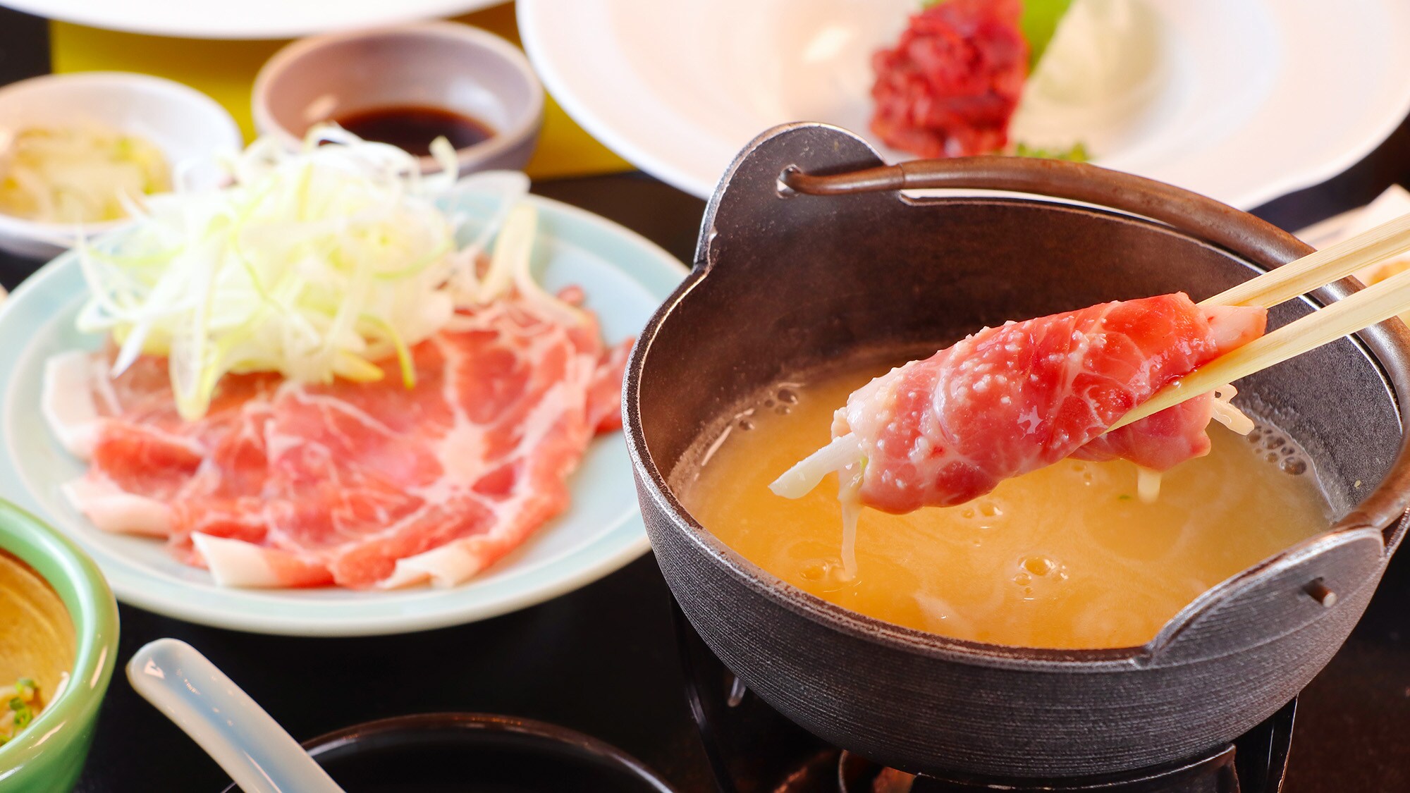 The yam soup stock is intertwined with each other to create a strong impact in your mouth.