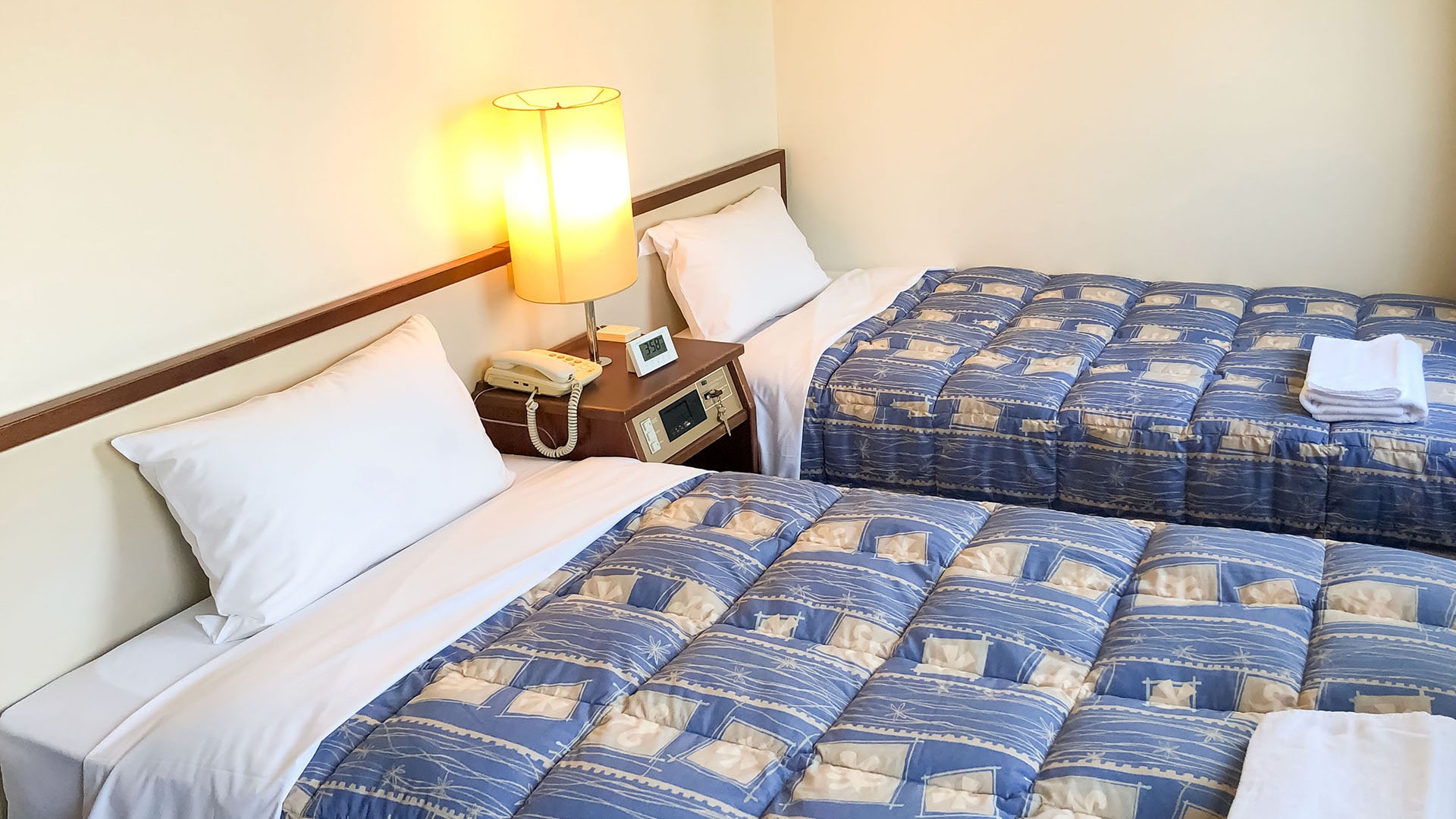 Twin [13m2, 97cm wide bed]