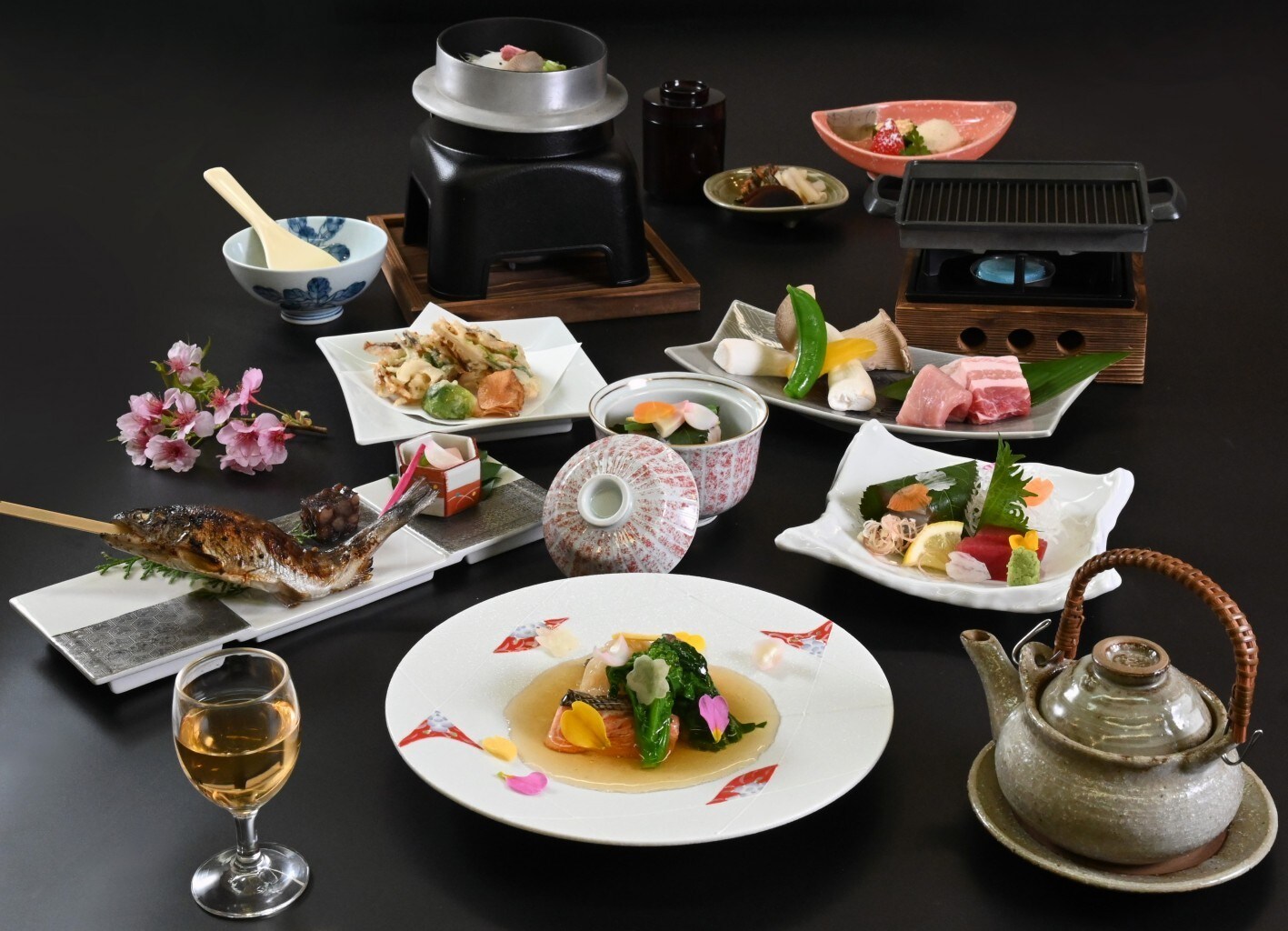 It is an image photograph of the four seasons kaiseki in the spring of 2022.