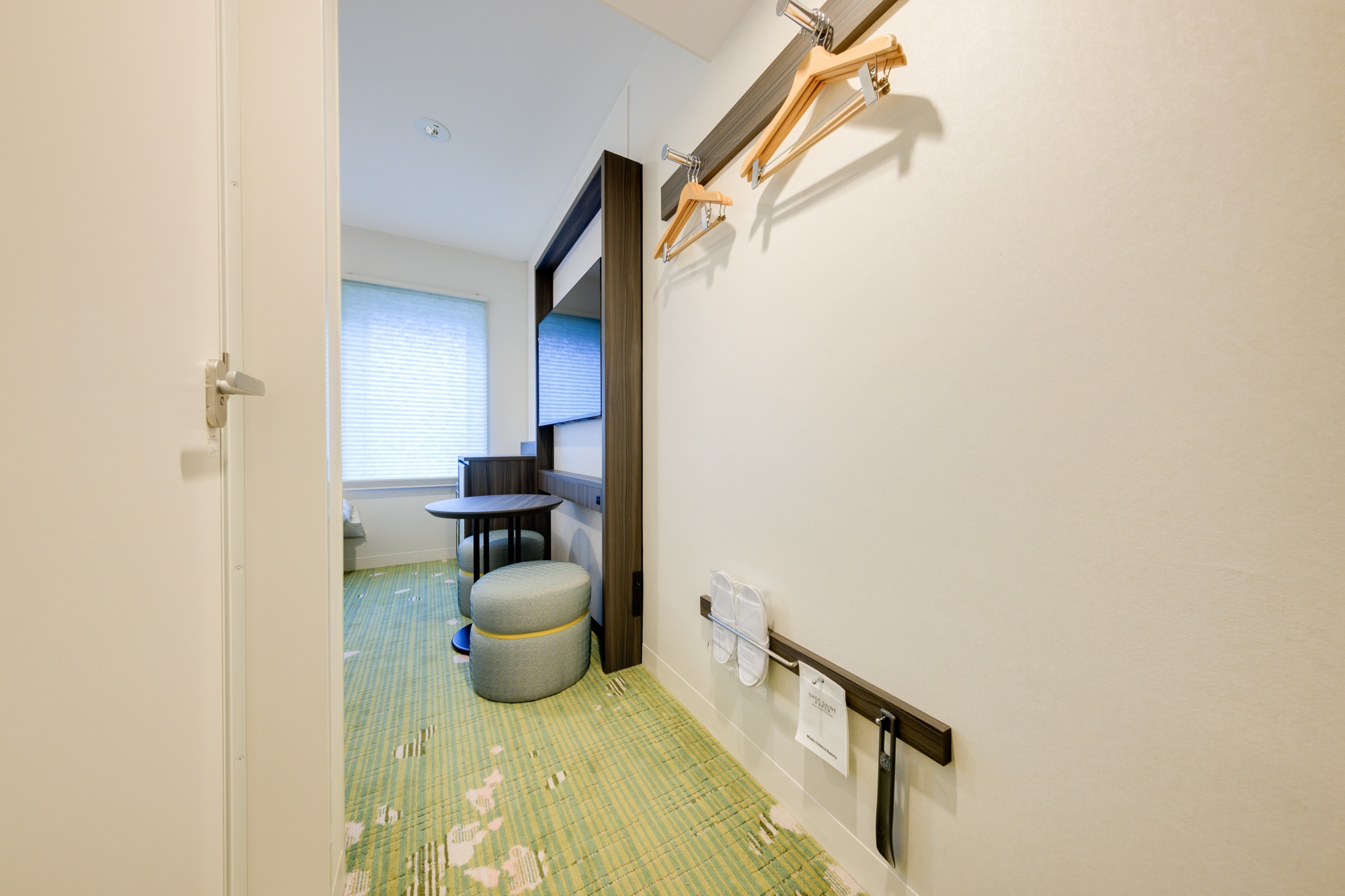 Comfort twin entrance