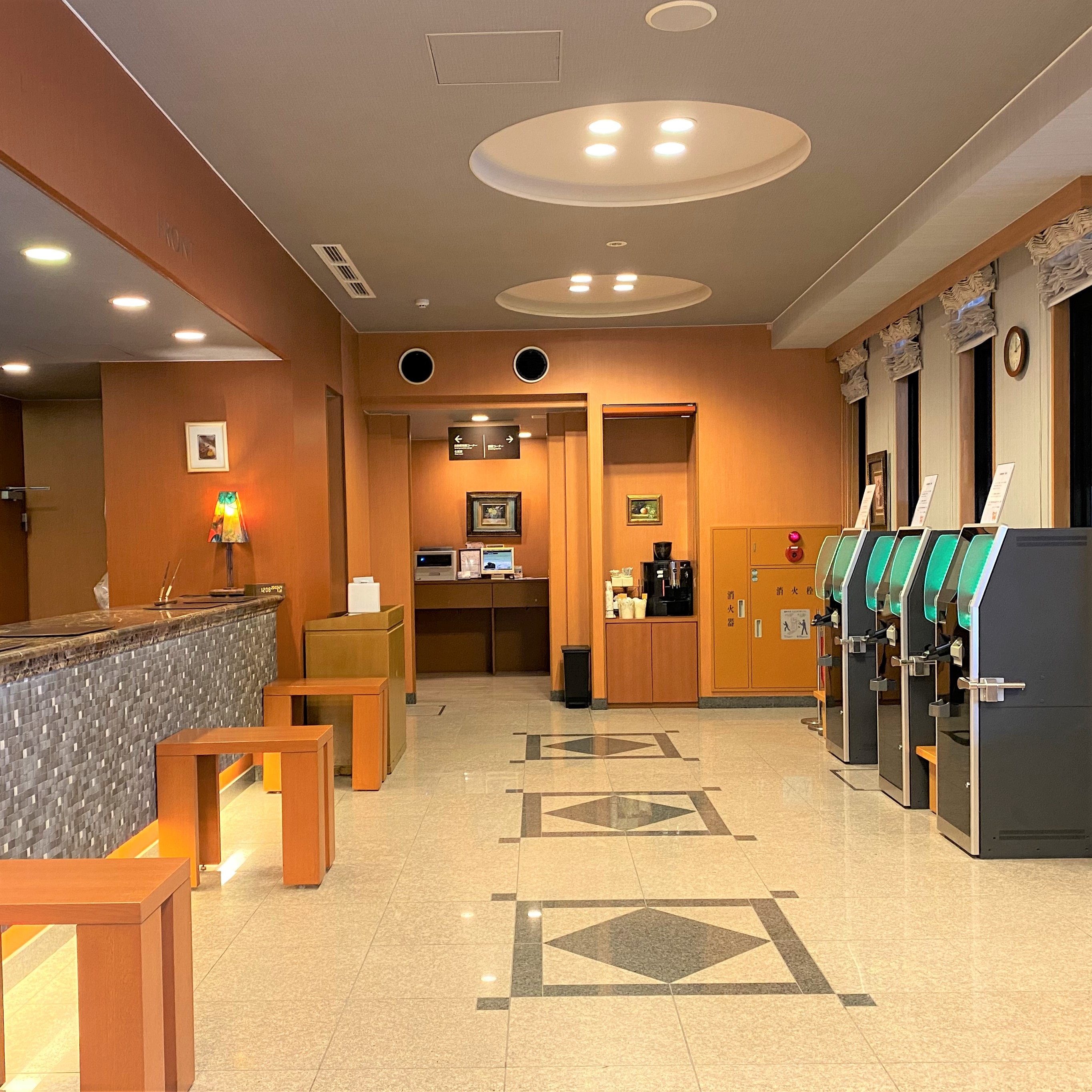 Lobby automatic payment machine