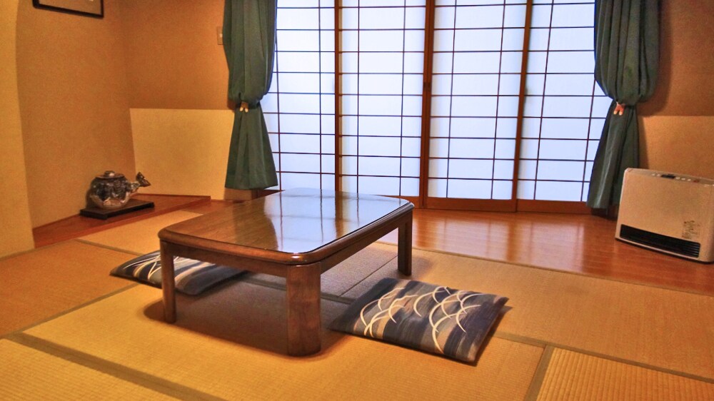 Japanese-style room 8 to 10 tatami mats