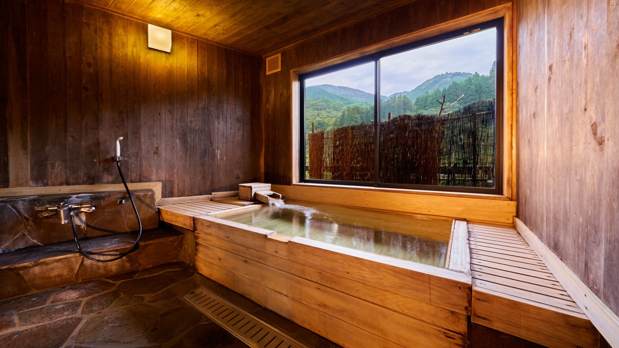 Private cypress bath (fee required, reservation required)