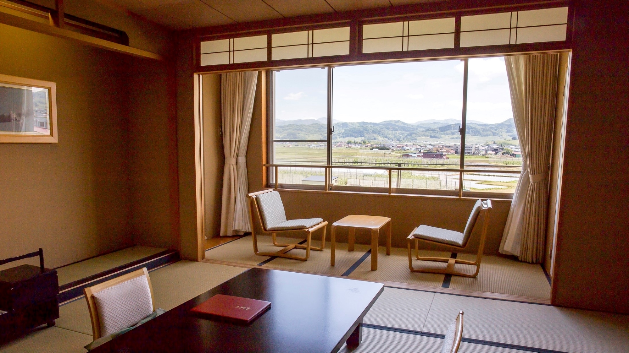 [Hanakan (non-smoking)] Japanese-style room 12.5 tatami mats (Hakkoda mountain range side)