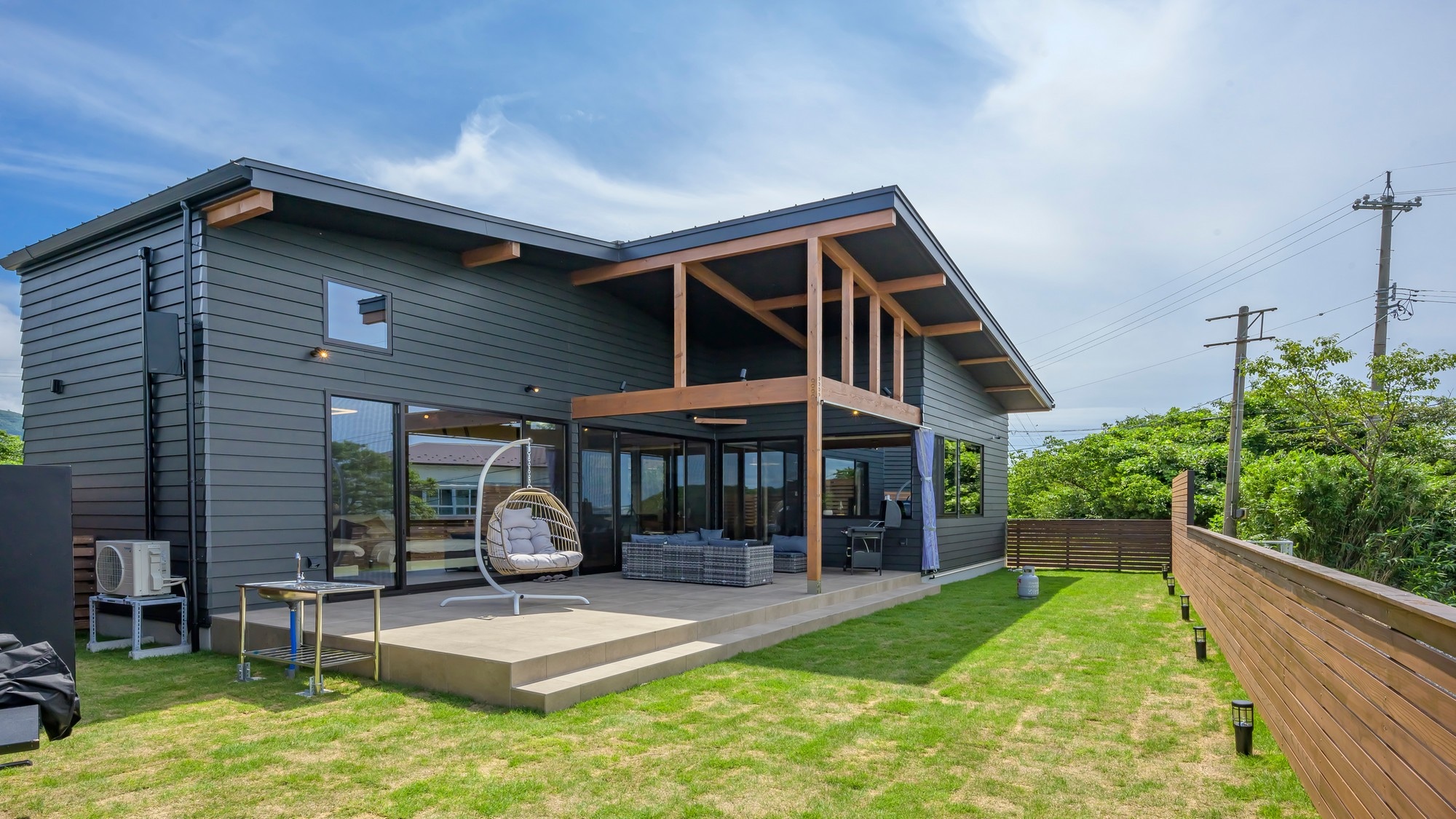 Panoramic views overlooking the sea.