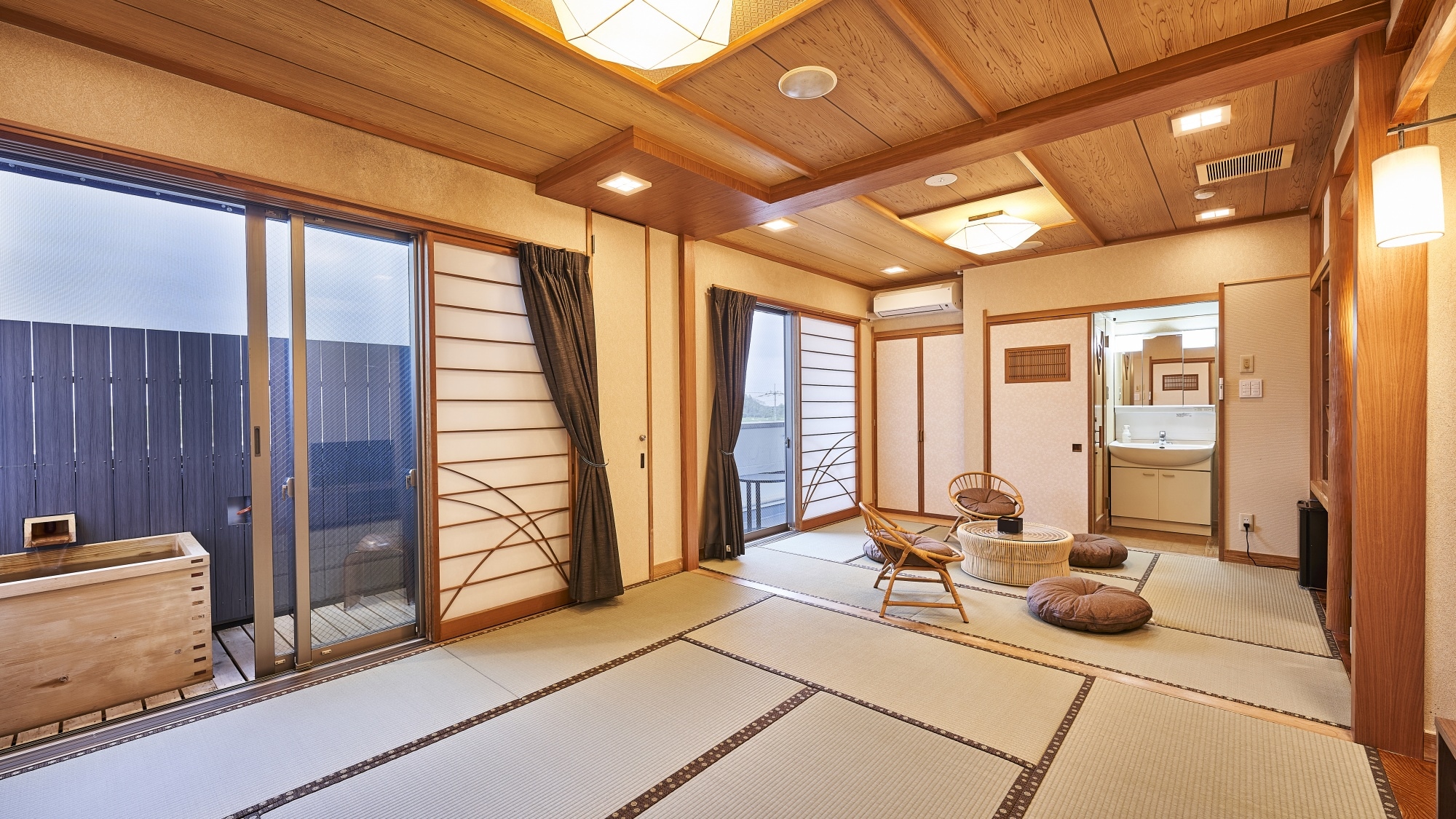 C type Japanese-style room [unit bath + open-air bath]