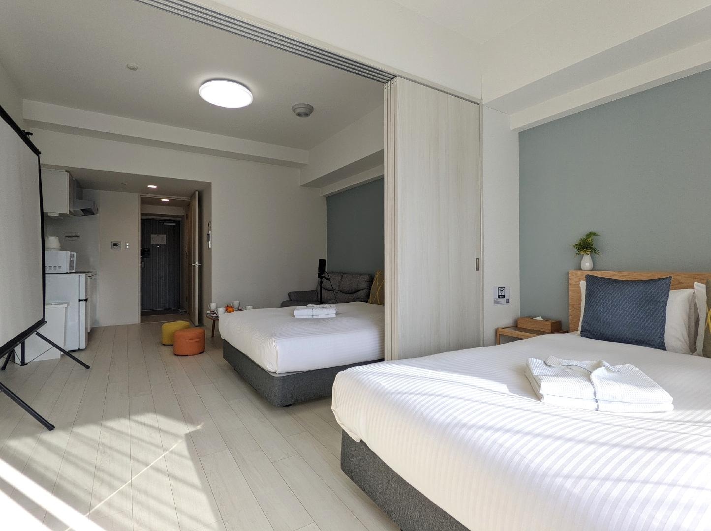 2 double beds, with partition, theater room