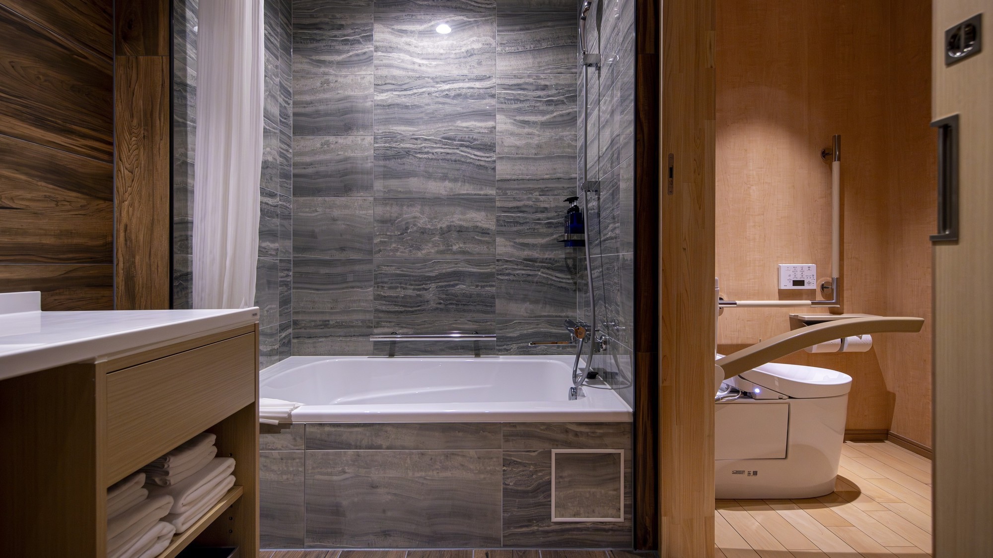 Universal Room Washroom