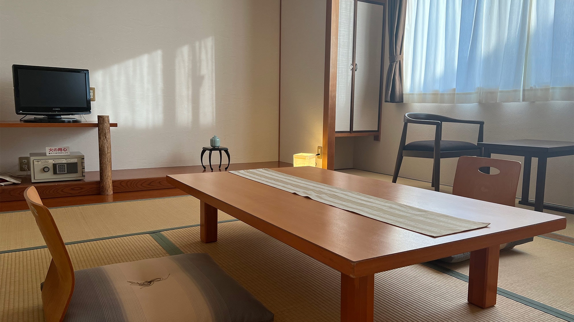 [kamar 2 orang/contoh]