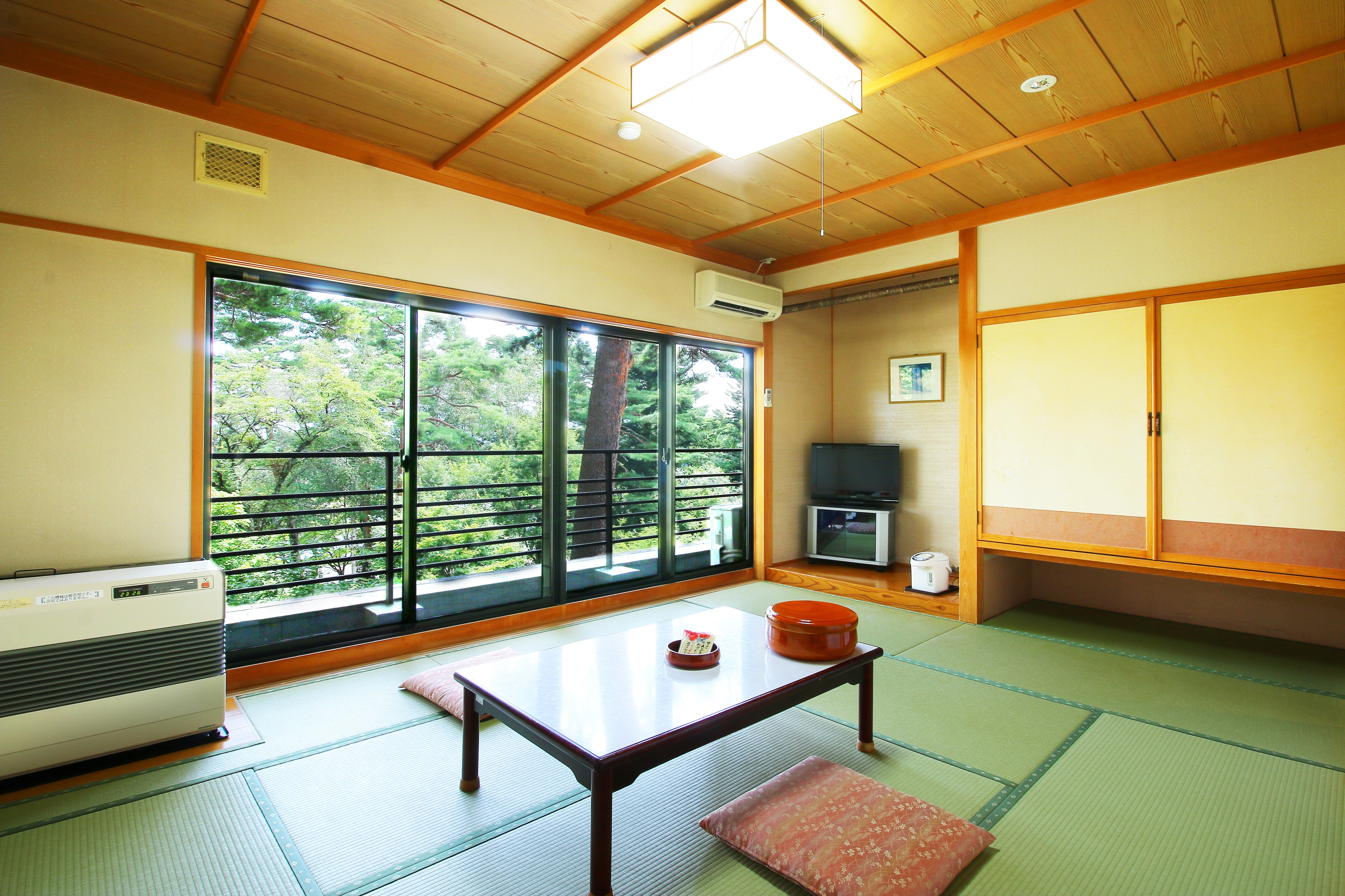 Japanese-style room (10 tatami mats) with toilet
