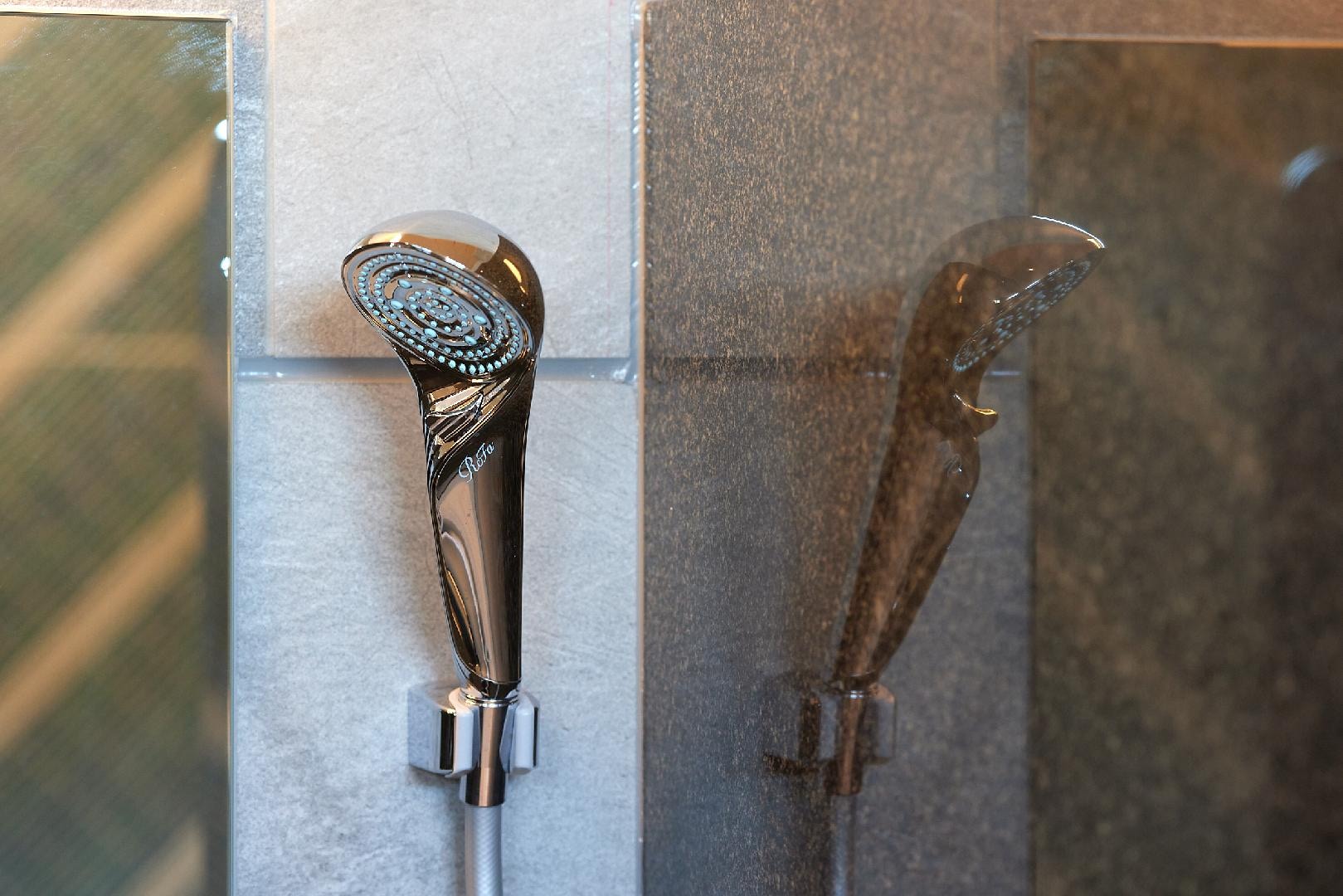 ReFa shower head