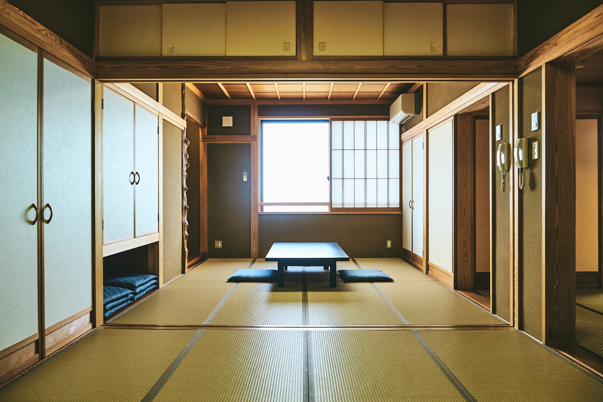 Japanese-style room "Karashima" - accommodates up to 6 people
