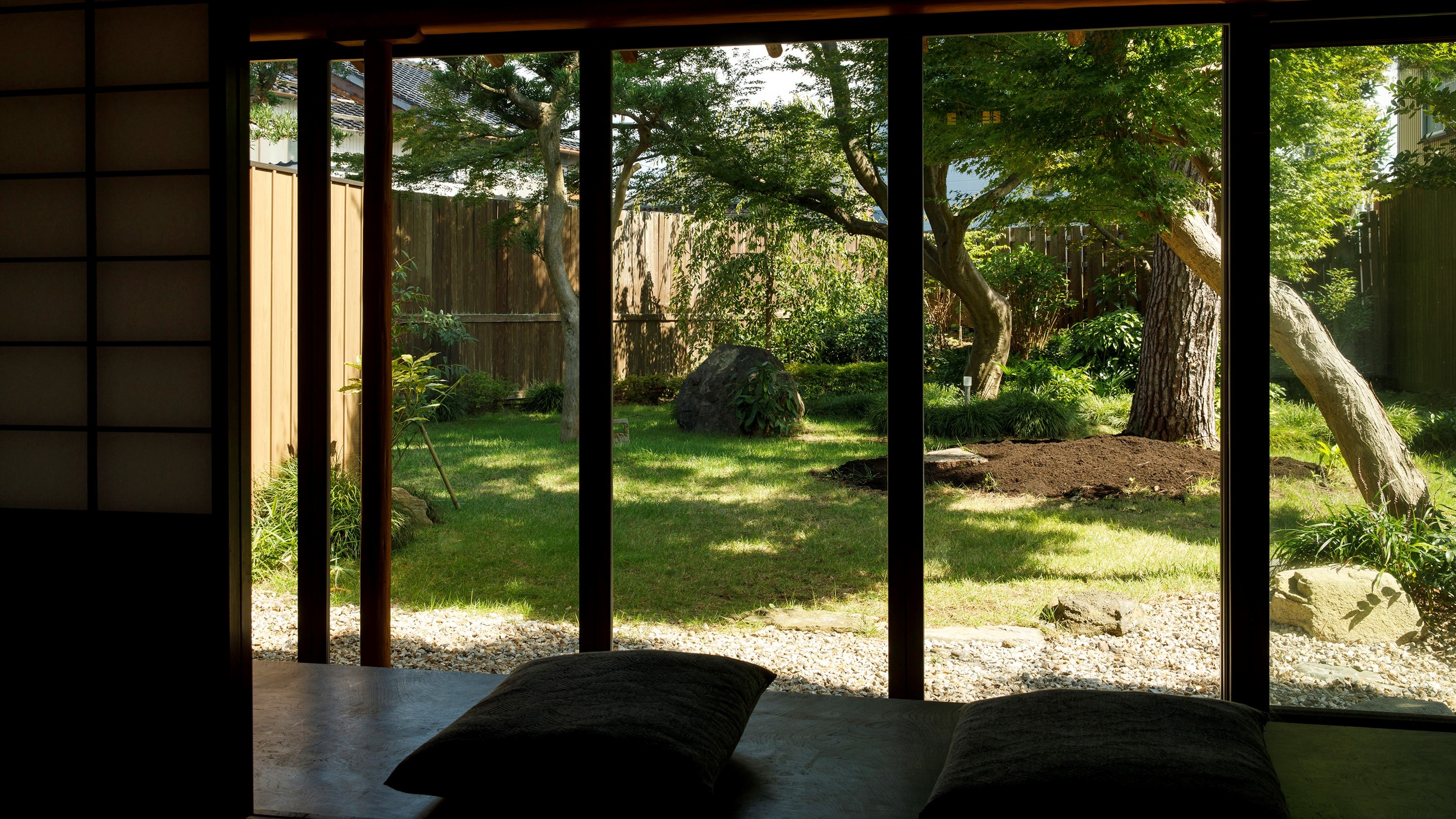 [Where the Clouds Go] You can view the spacious private garden.