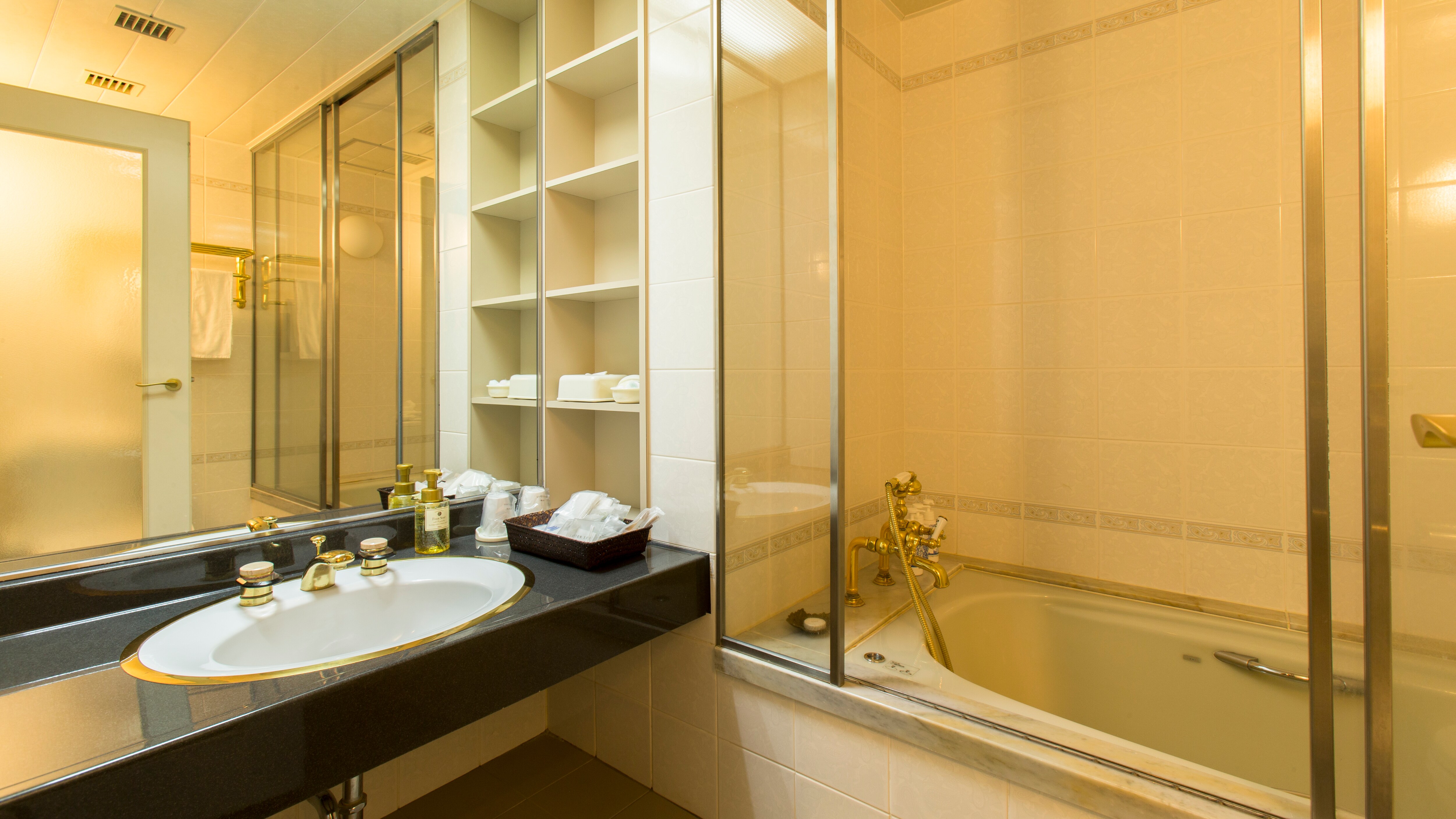 [Suite Room] Bathroom