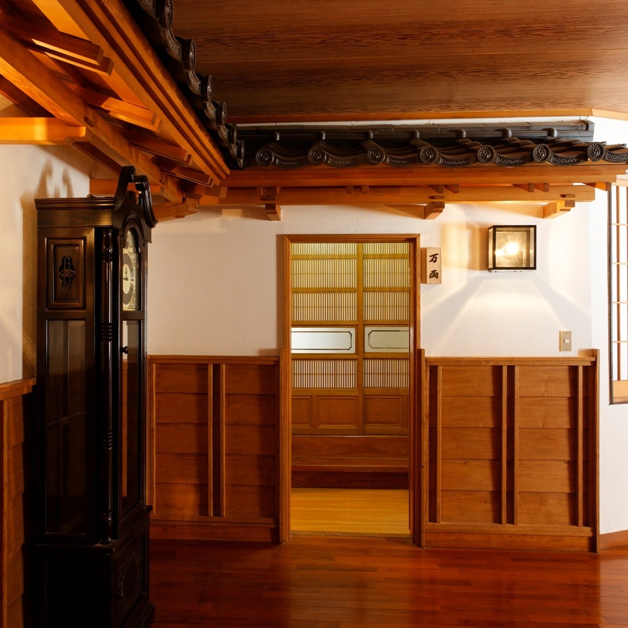 18 tatami spacious Japanese-style room (main building) - Entrance