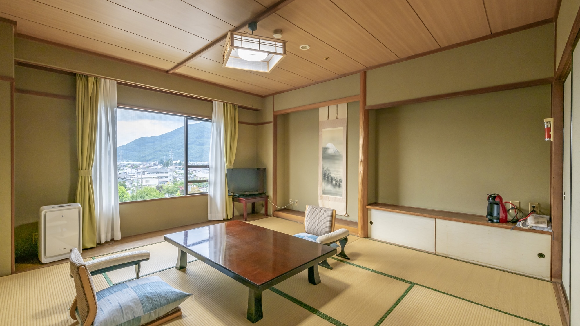 [Standard Japanese-style room 10 tatami mats]