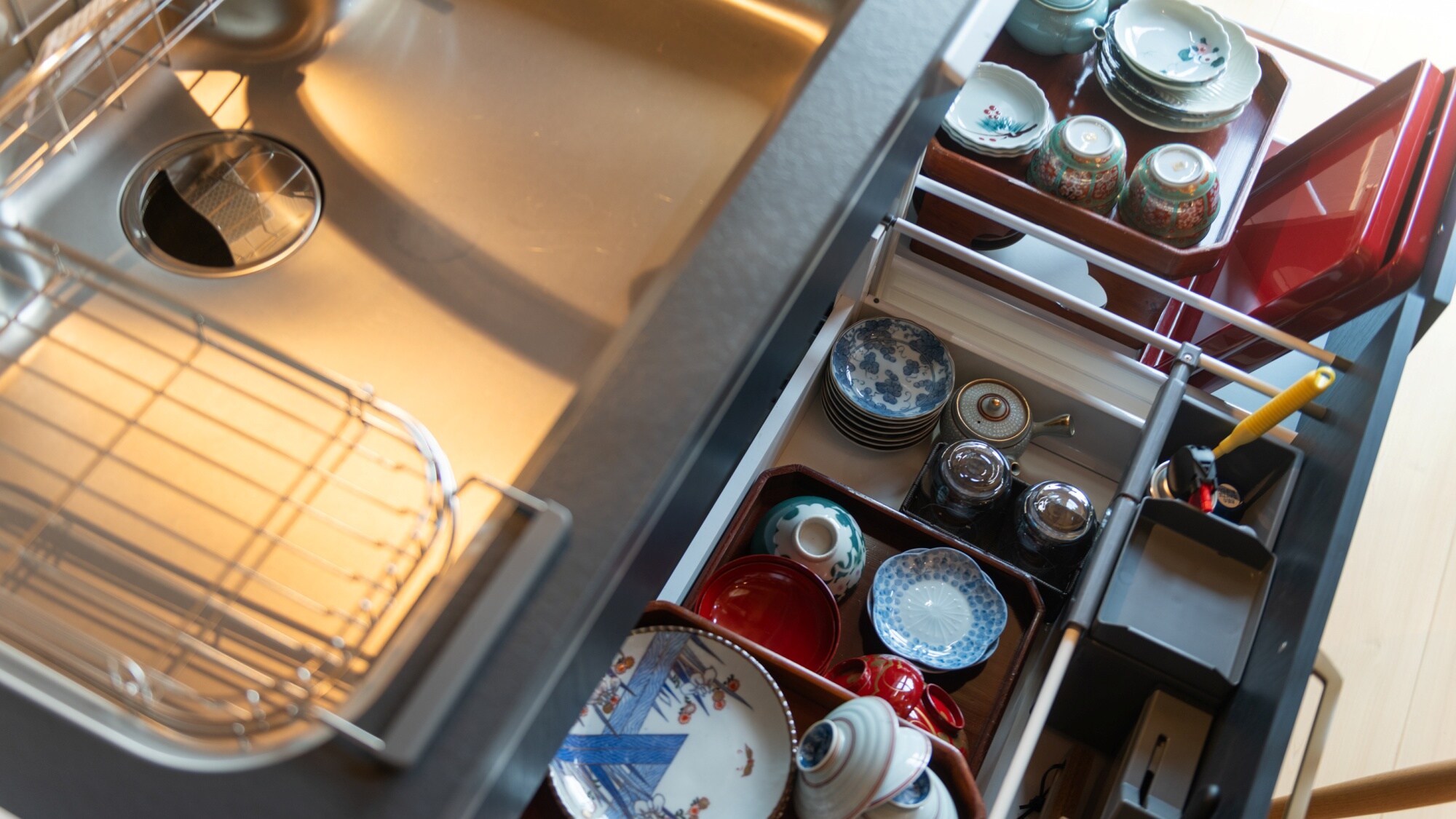 [Tableware] Tableware is provided in the kitchen. Please feel free to use it.