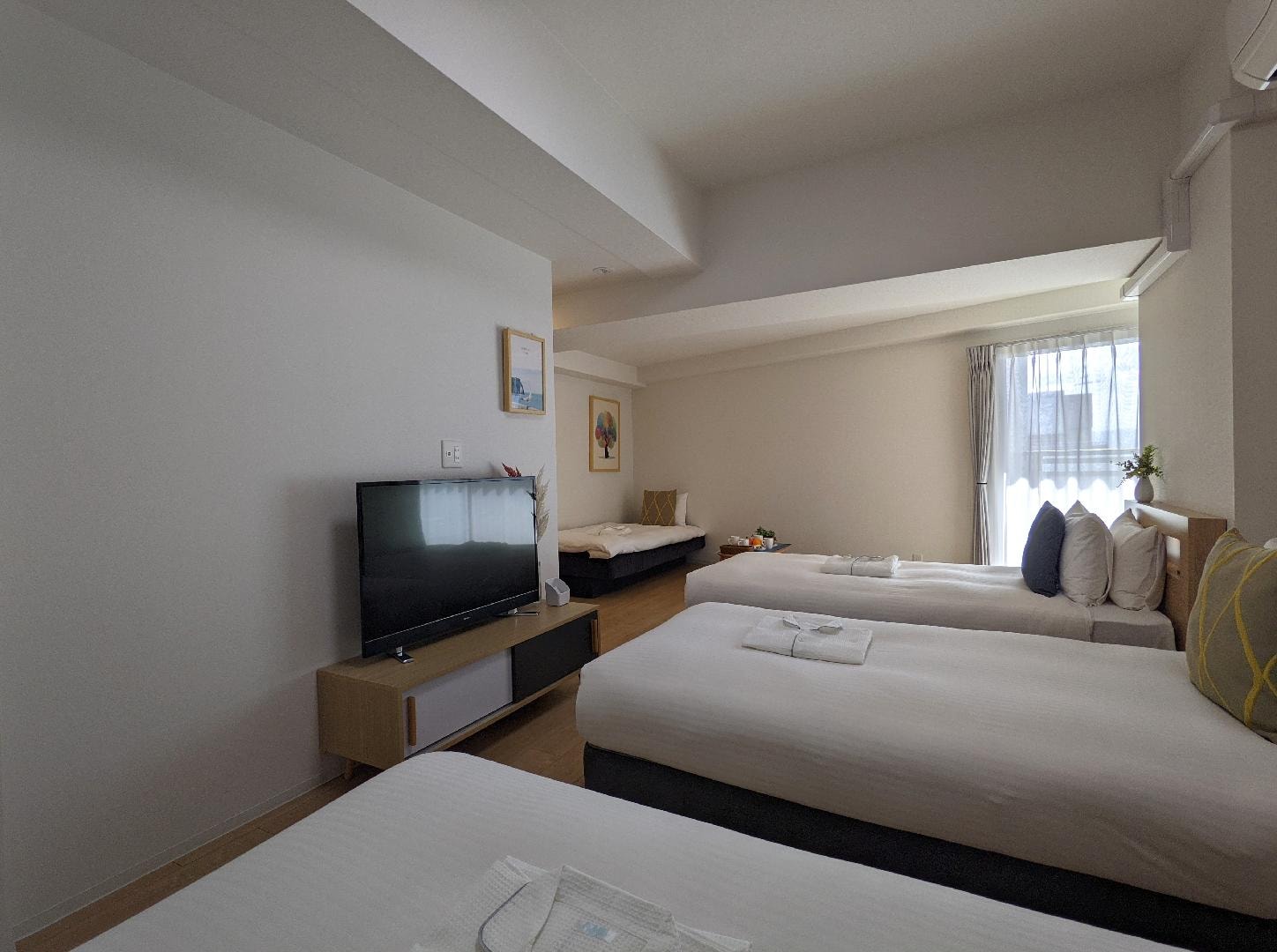 [Corner room] 3 single beds, 1 sofa bed/43 square meters