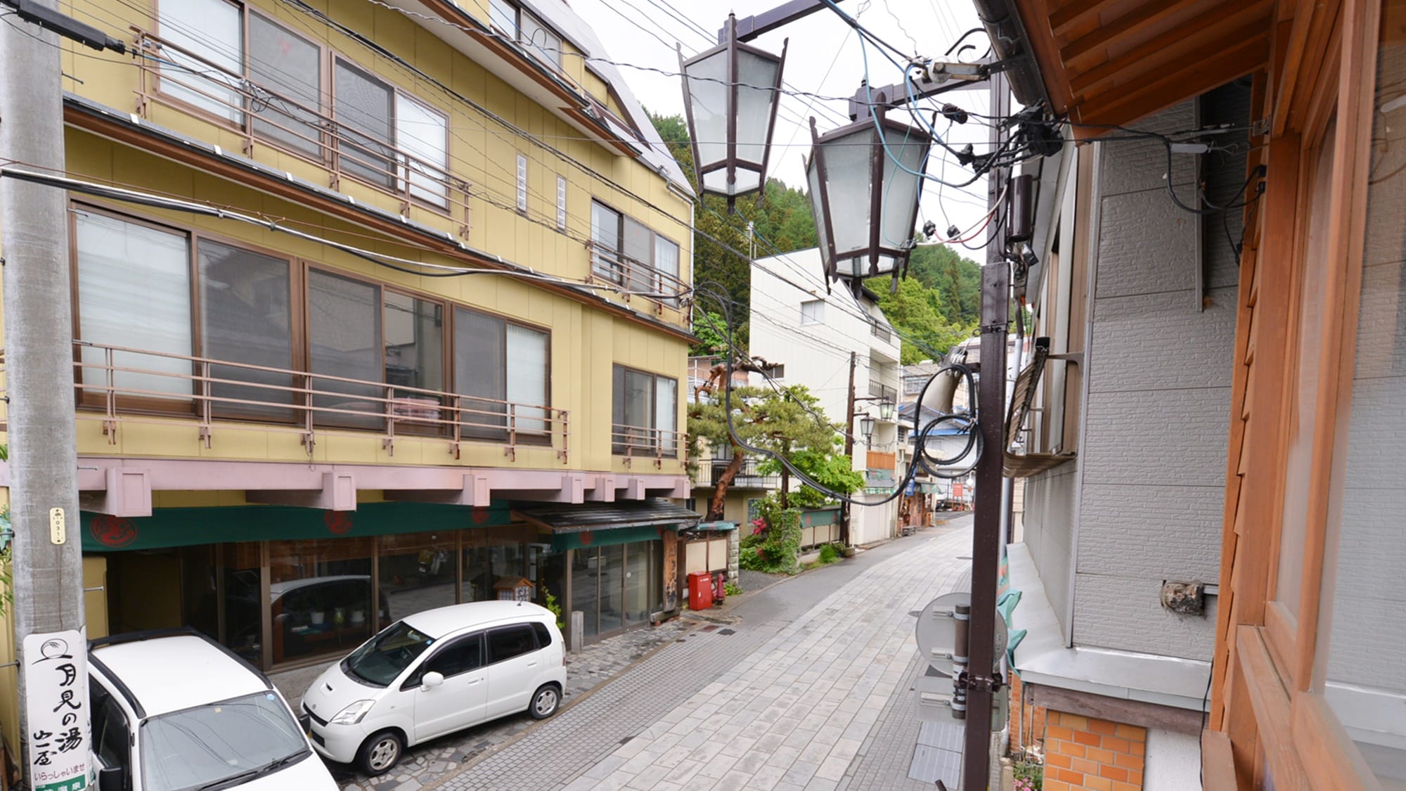 *View from your room/Sit by the window and enjoy the view of Shibu Onsen town while immersing yourself in the spirit of travel.