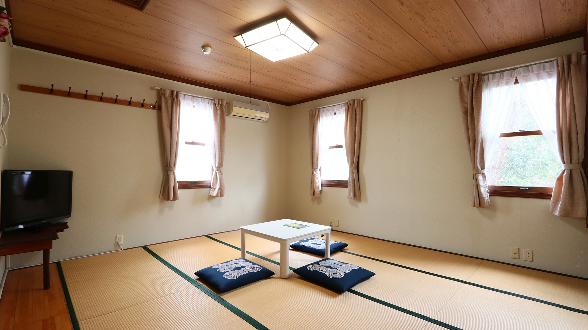 12 tatami mat Japanese-style room ◆ Spacious and spacious!