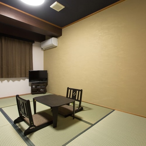 Japanese-style room: The Japanese-style room unique to Japan is a relaxing space. Please take off your shoes and relax more.