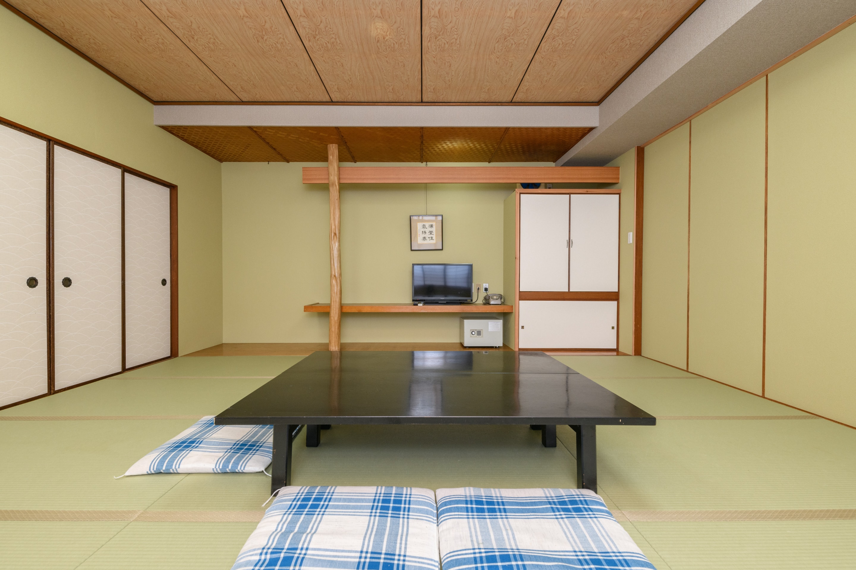 Japanese-style non-smoking room for 5 people (example of a room)