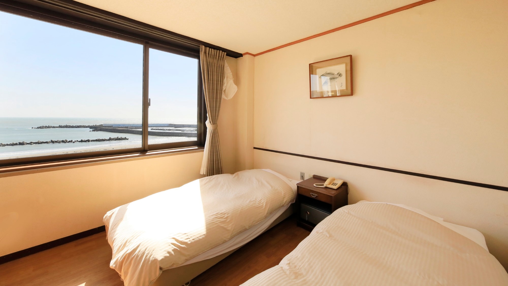 [Standard Japanese-Western Room] A standard Japanese-Western room type consisting of a Western-style room with two beds and a 6-tatami Japanese-style room.