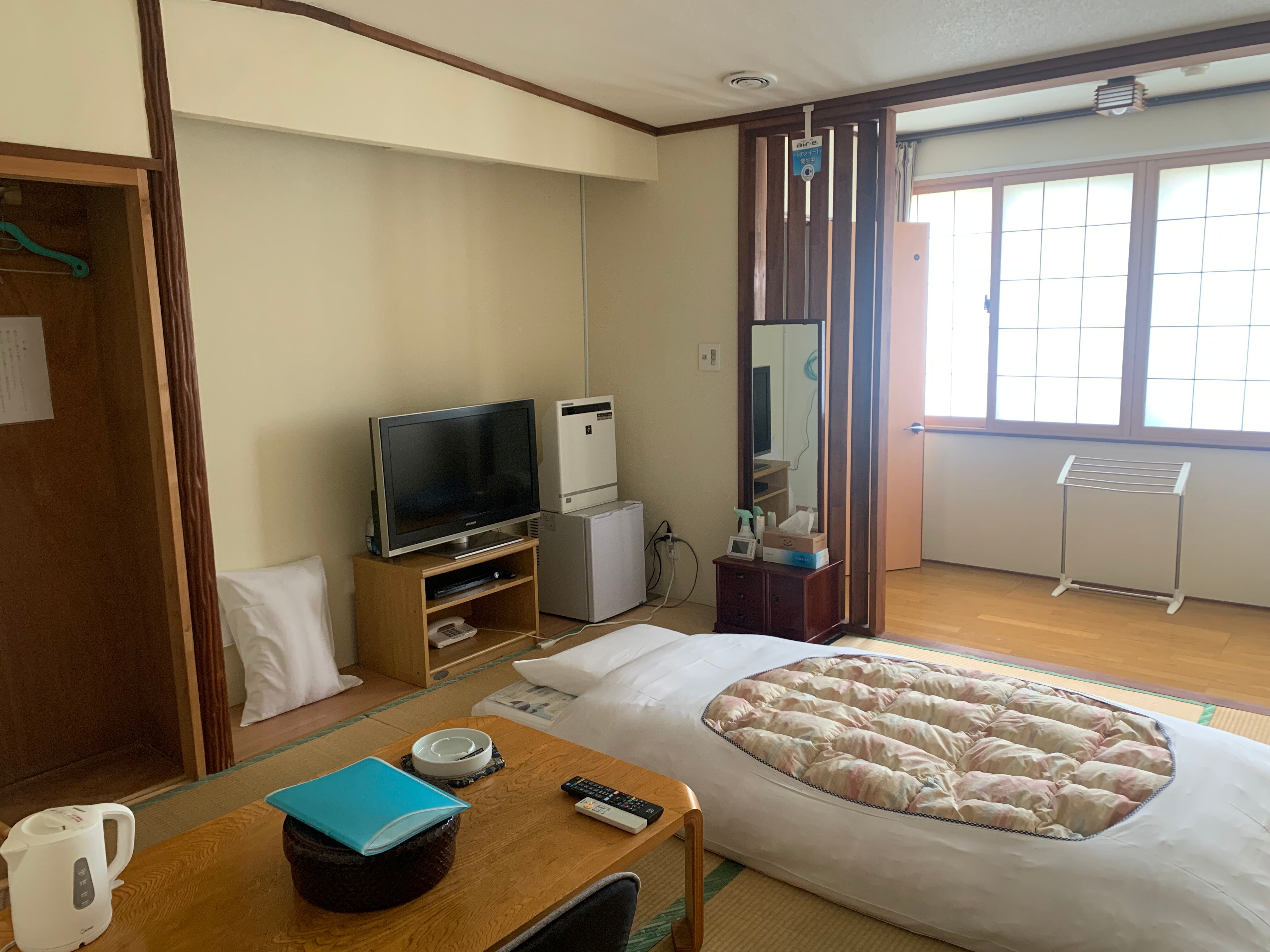 Ruang merokok 8 tikar tatami