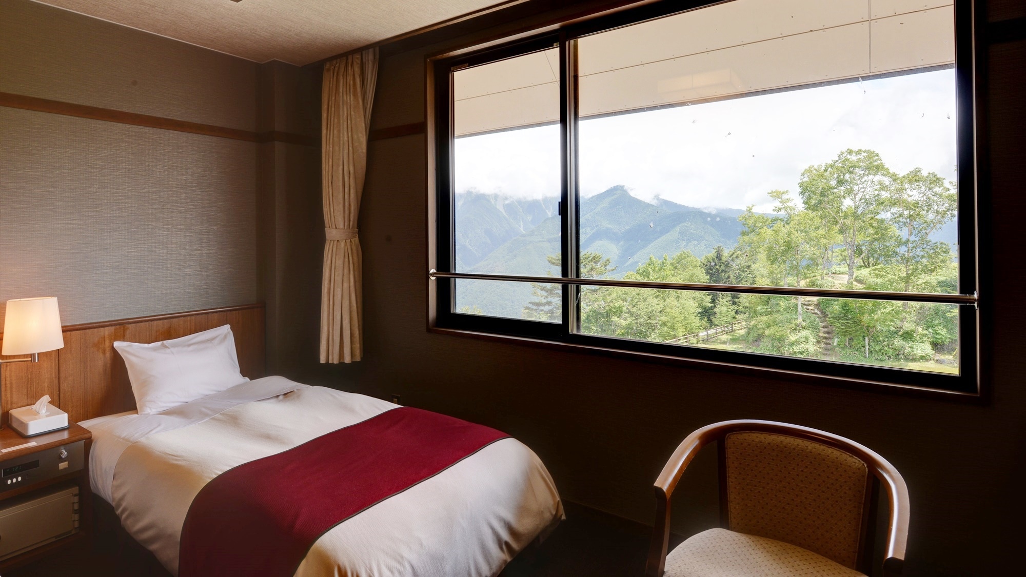 * An example of a Western-style room / Refresh your feelings by seeing the magnificent mountain scenery