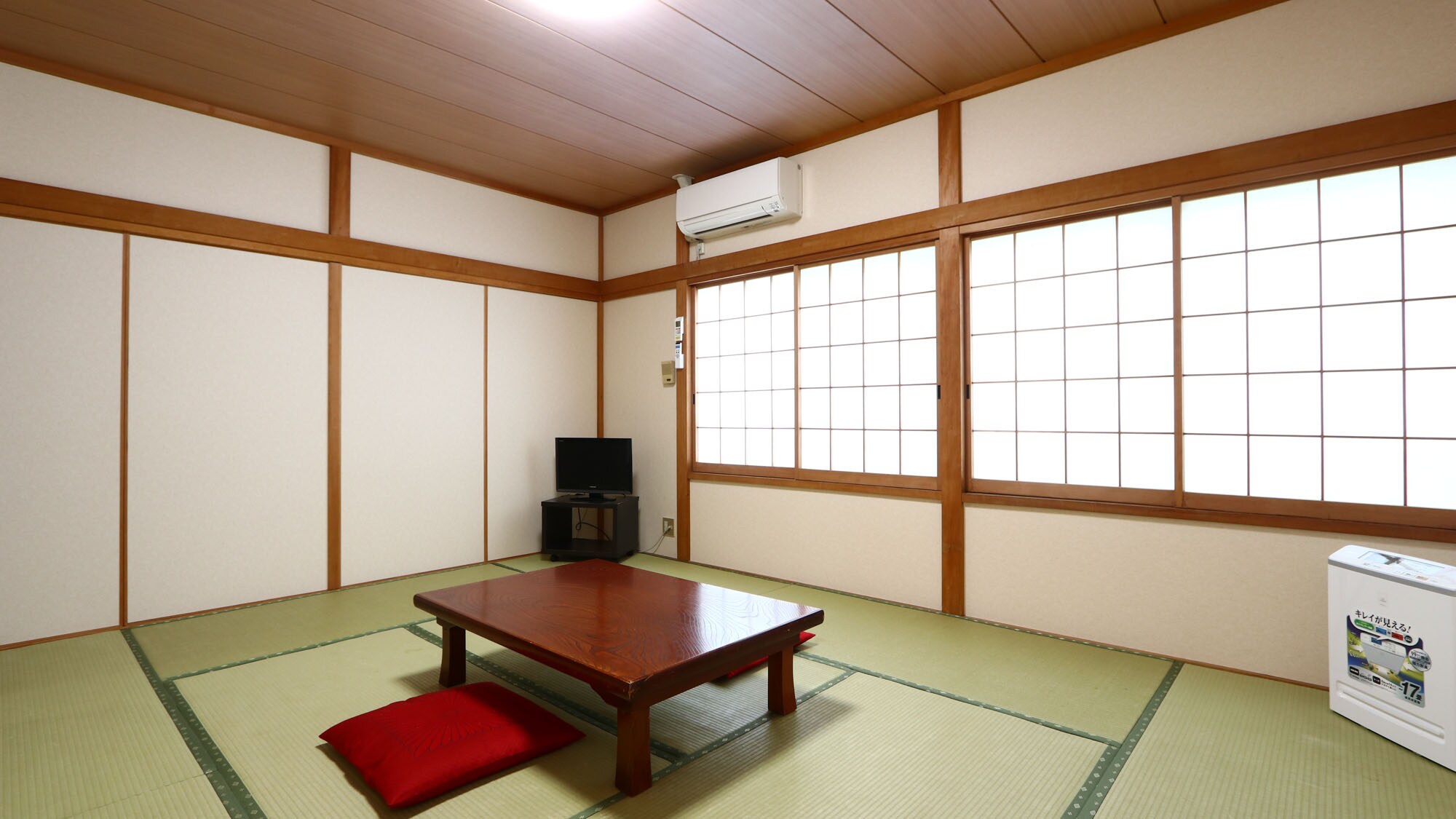 [Guest room] Japanese-style room with 10 tatami mats on the 3rd floor*