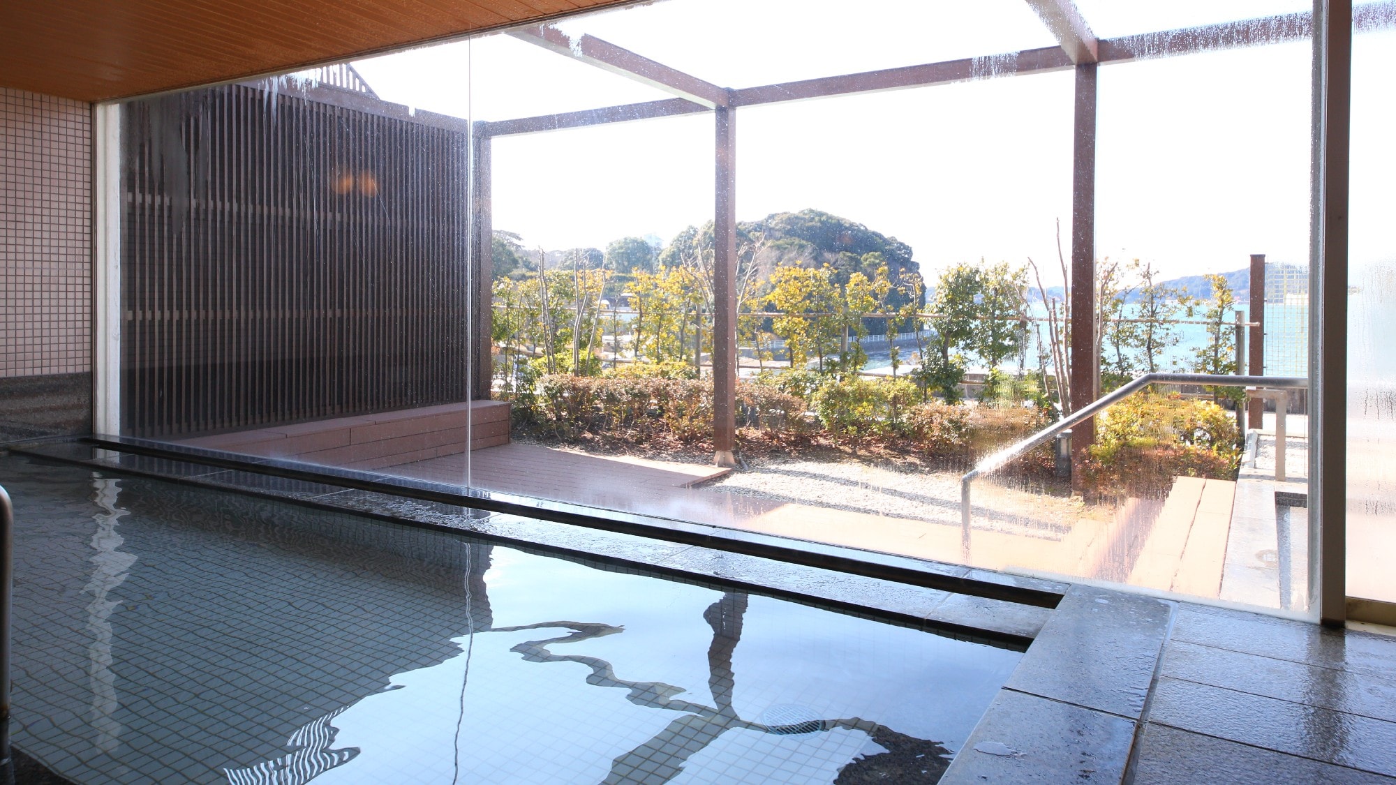 [Large public bath] Open-air bath | Available from 3pm, so you can take a bath immediately after checking in.