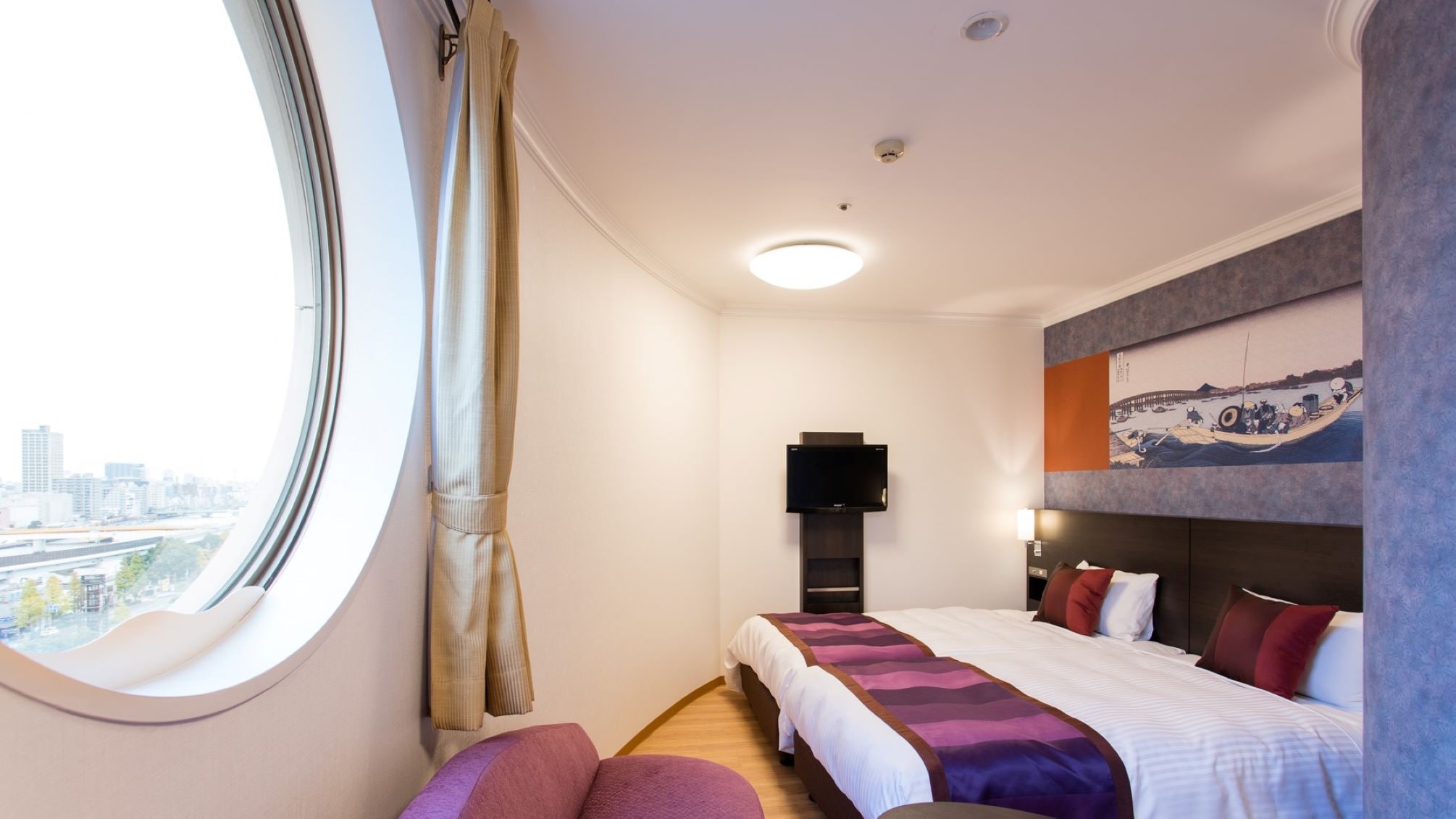 Corner twin room