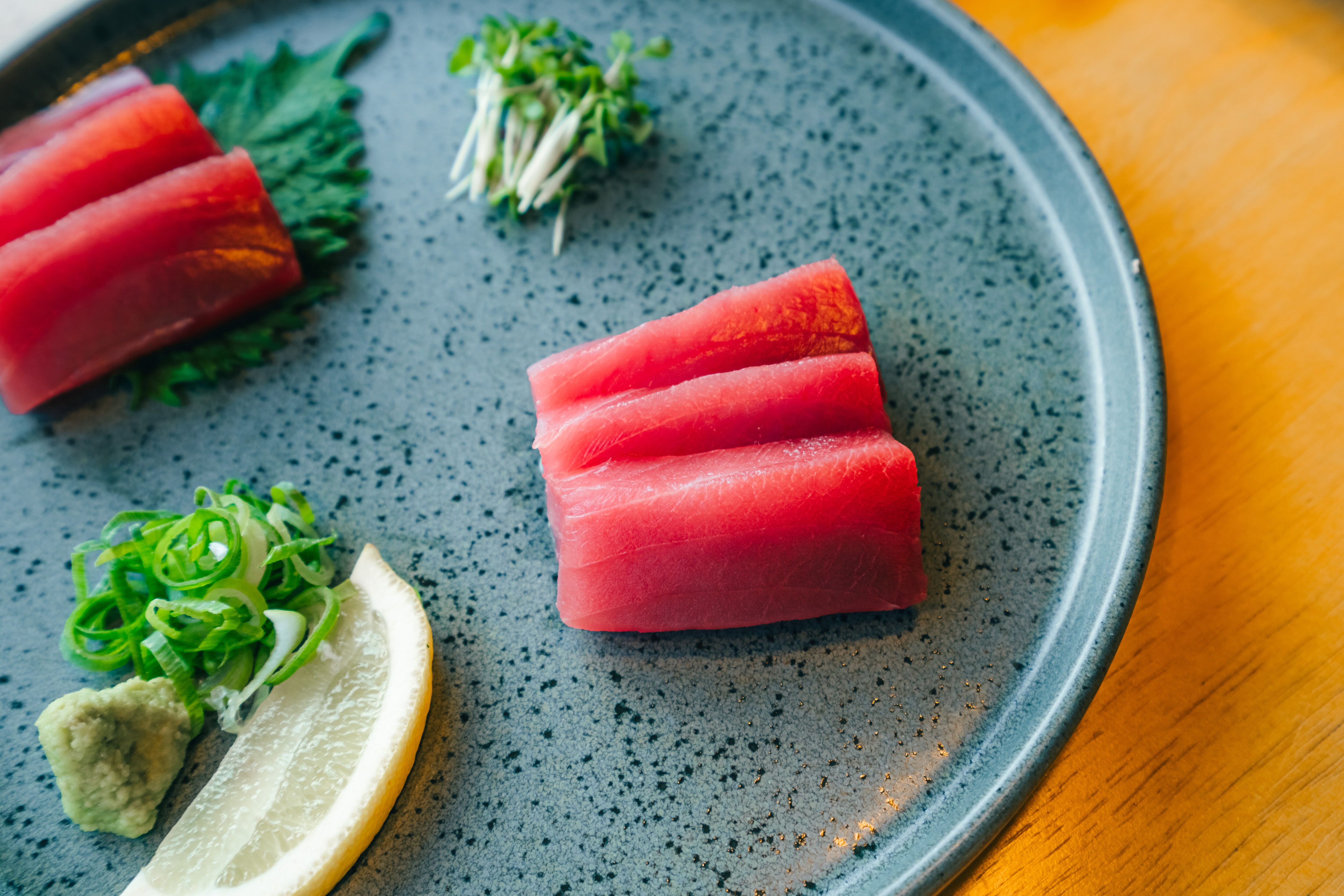 一晚/半食宿計畫 晚餐：當天早上新鮮捕獲的生魚片