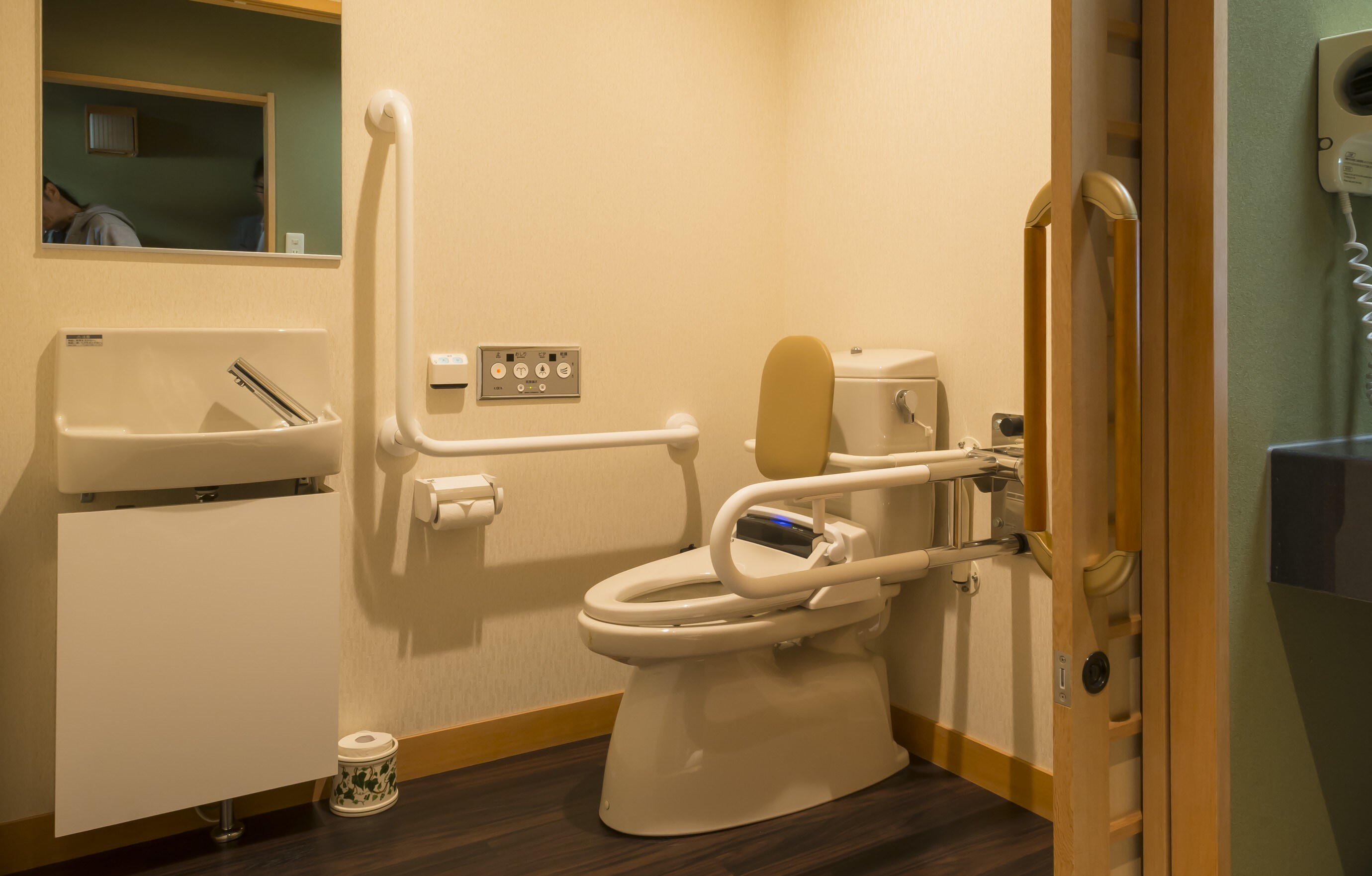 [Guest room with open-air stargazing bath (Universal Style) "Kotobashiragusa"]