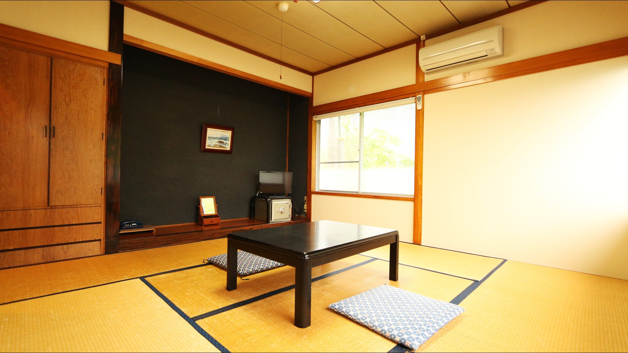 Guest room: Japanese-style room (8 tatami mats) (no toilet)