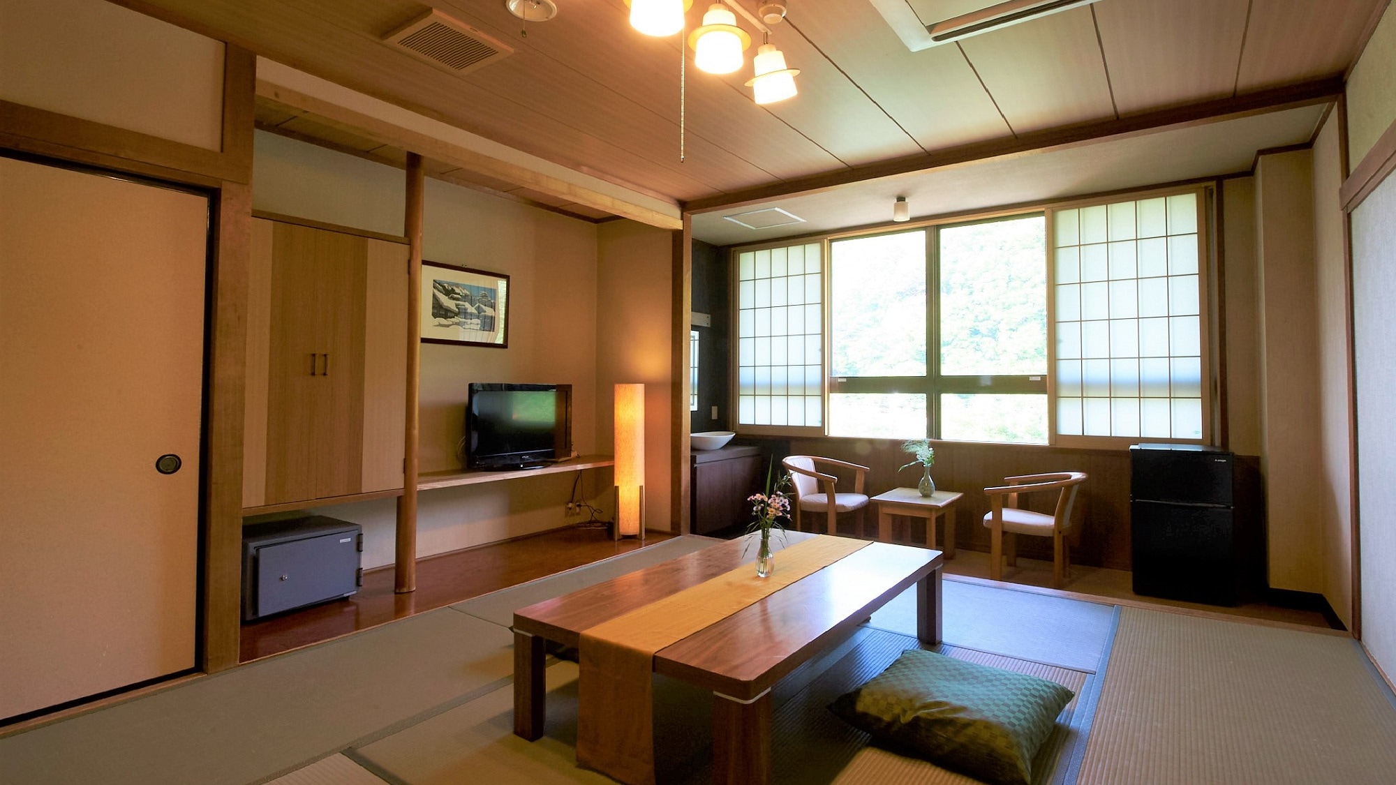 [Japanese-style room 10 tatami] (example)