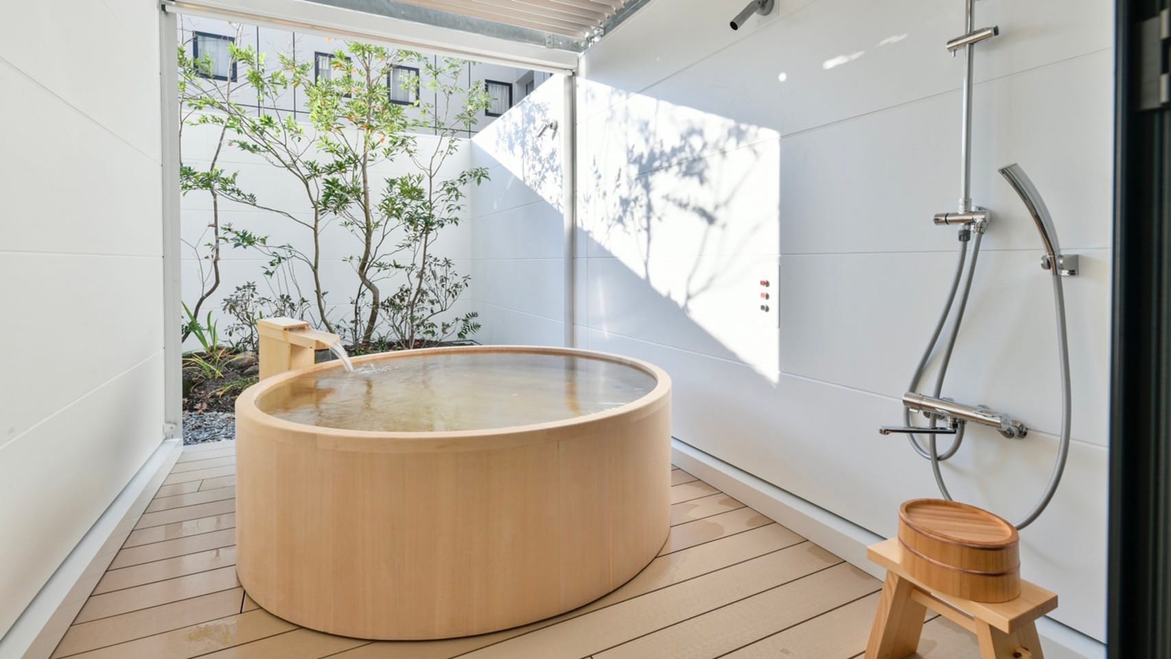 [Premium Twin Room] You can enjoy the open-air bath in your room at any time.