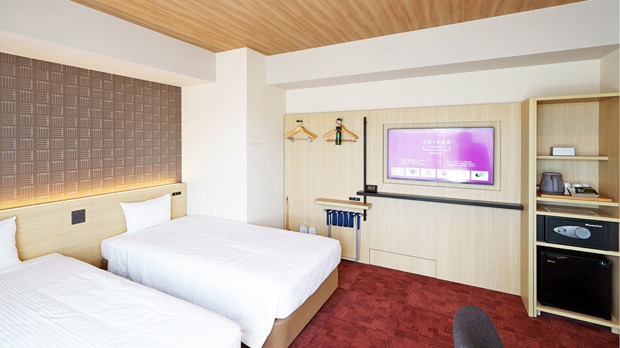 [Grand Terrace Room] The Grand Terrace Room combines the comfort of indoors with the open feeling of the outdoors.