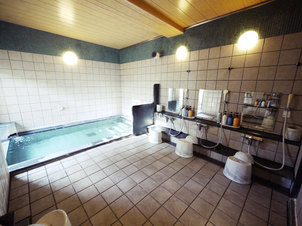 Traveler's hot water (large communal bath on the 2nd floor) ◇ 15: 00 ~ 2: 00 5: 00 ~ 10: 00