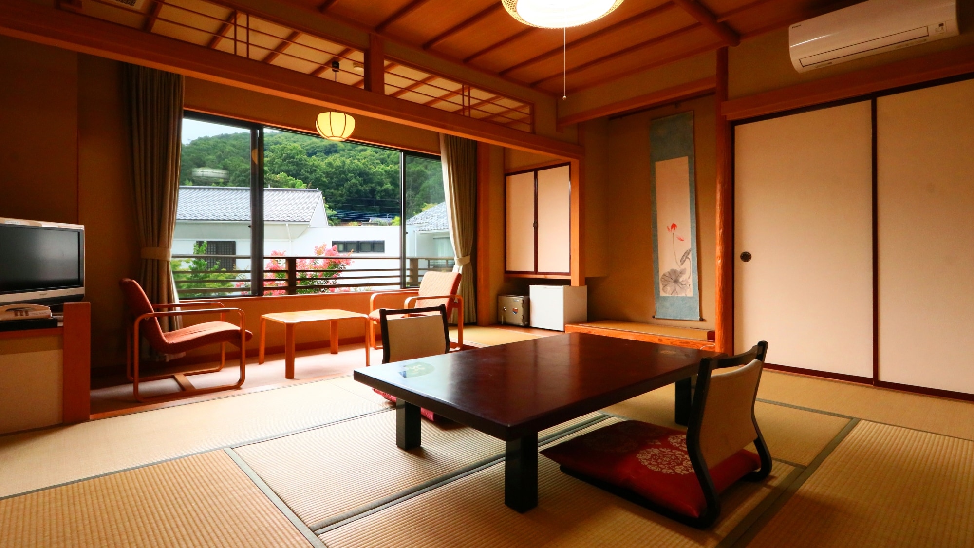 10 tatami Japanese-style room ◆ A relaxing space with a great atmosphere.