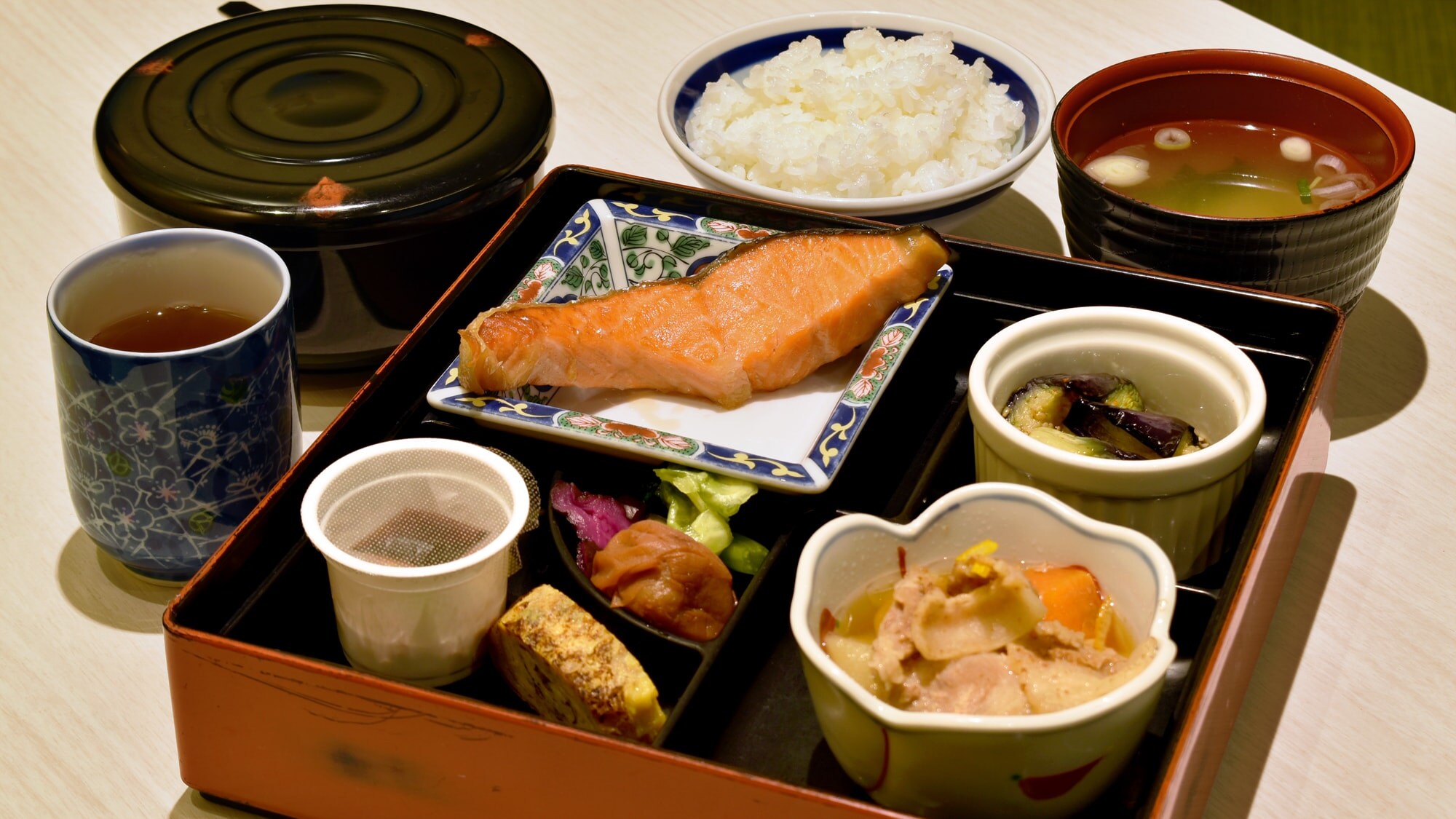 [Breakfast] Japanese breakfast of grilled fish set meal