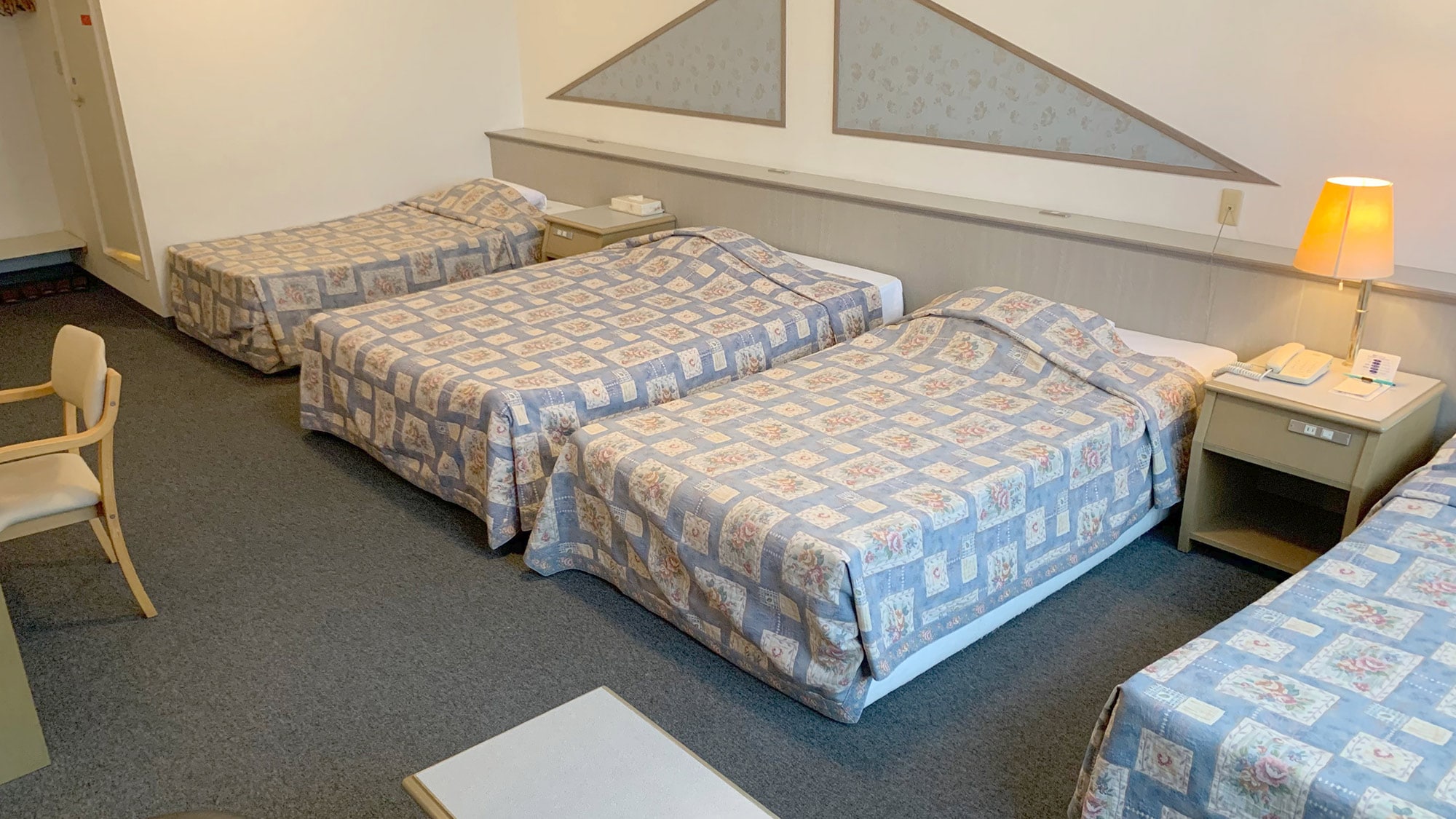 4 bedrooms / spacious quadruple room recommended for families and groups