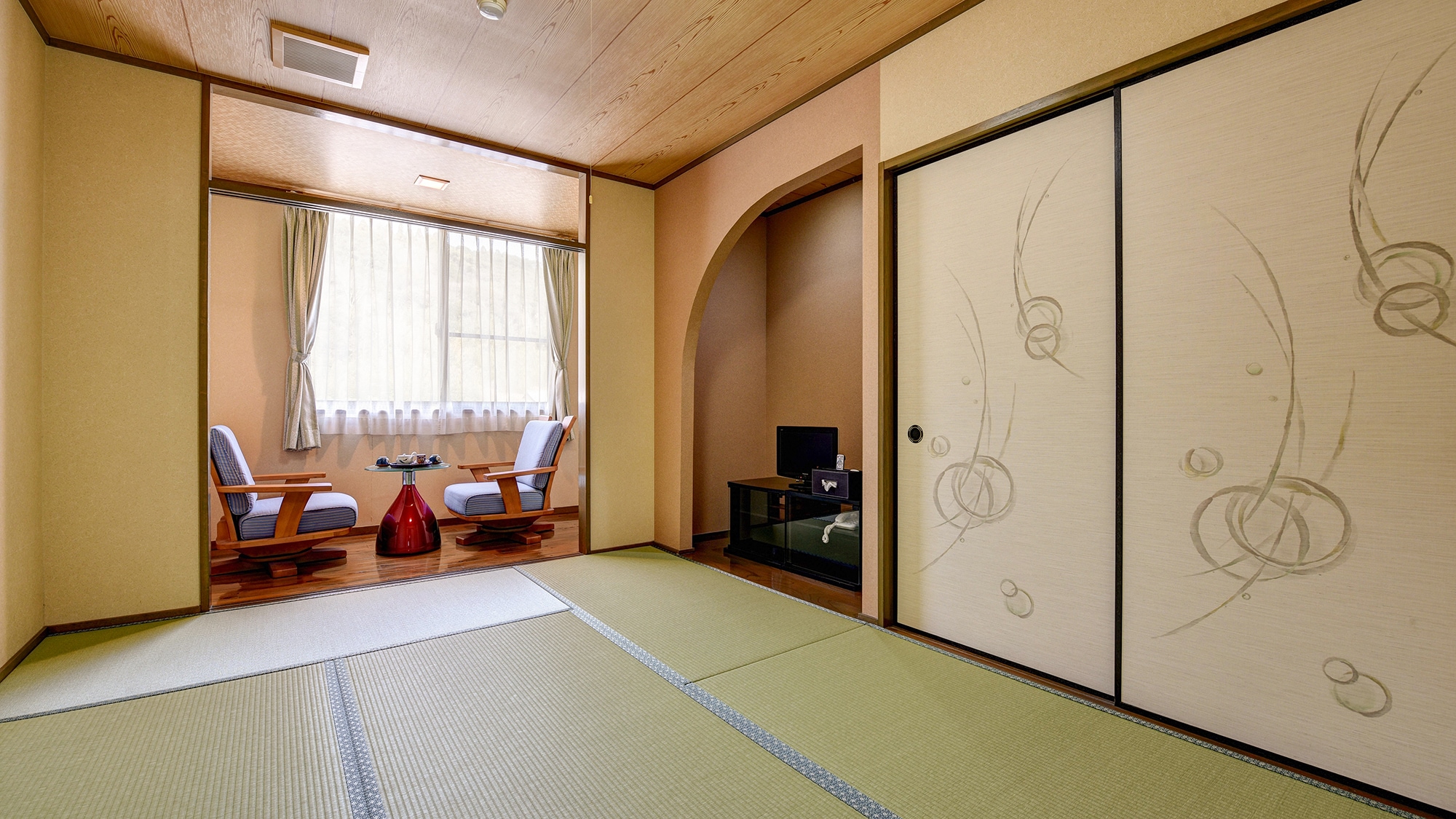 * [Example of guest room] <Fujibakama> Slowly in a bright and discerning Japanese-style room.