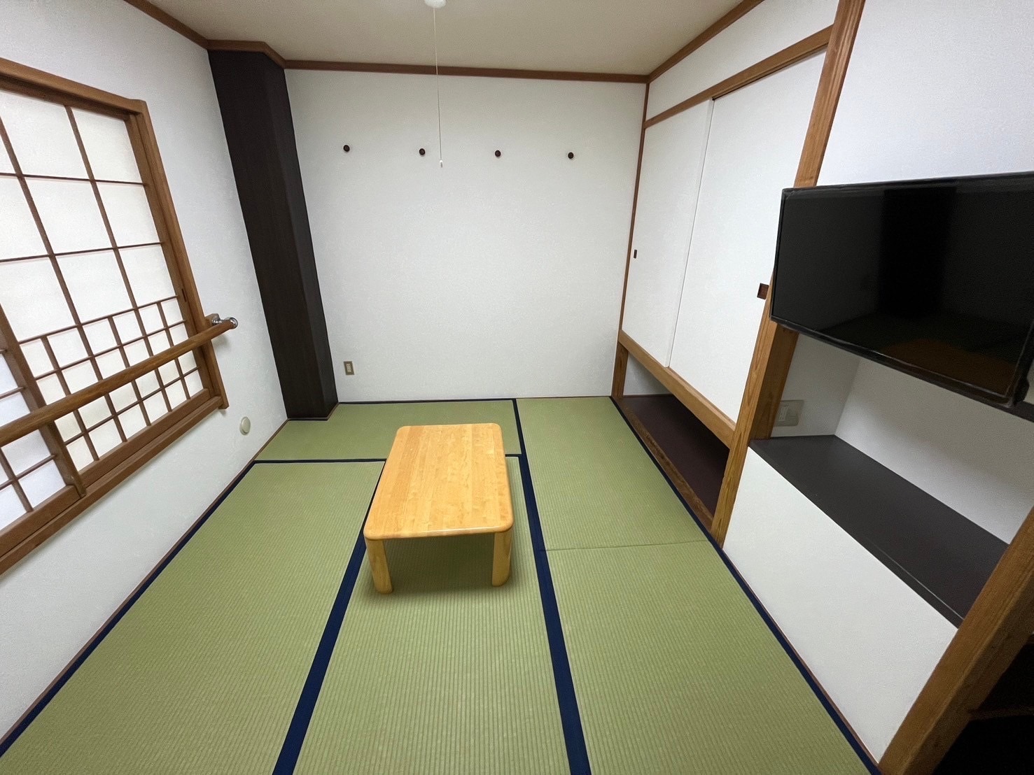 Japanese-style room