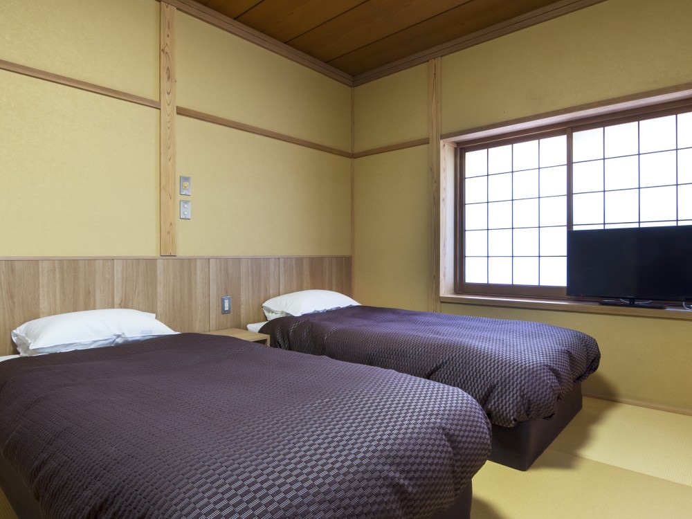 Japanese-Western room 10 tatami mats + 8 tatami mats + veranda 4 tatami mats (renovated/non-smoking room)
