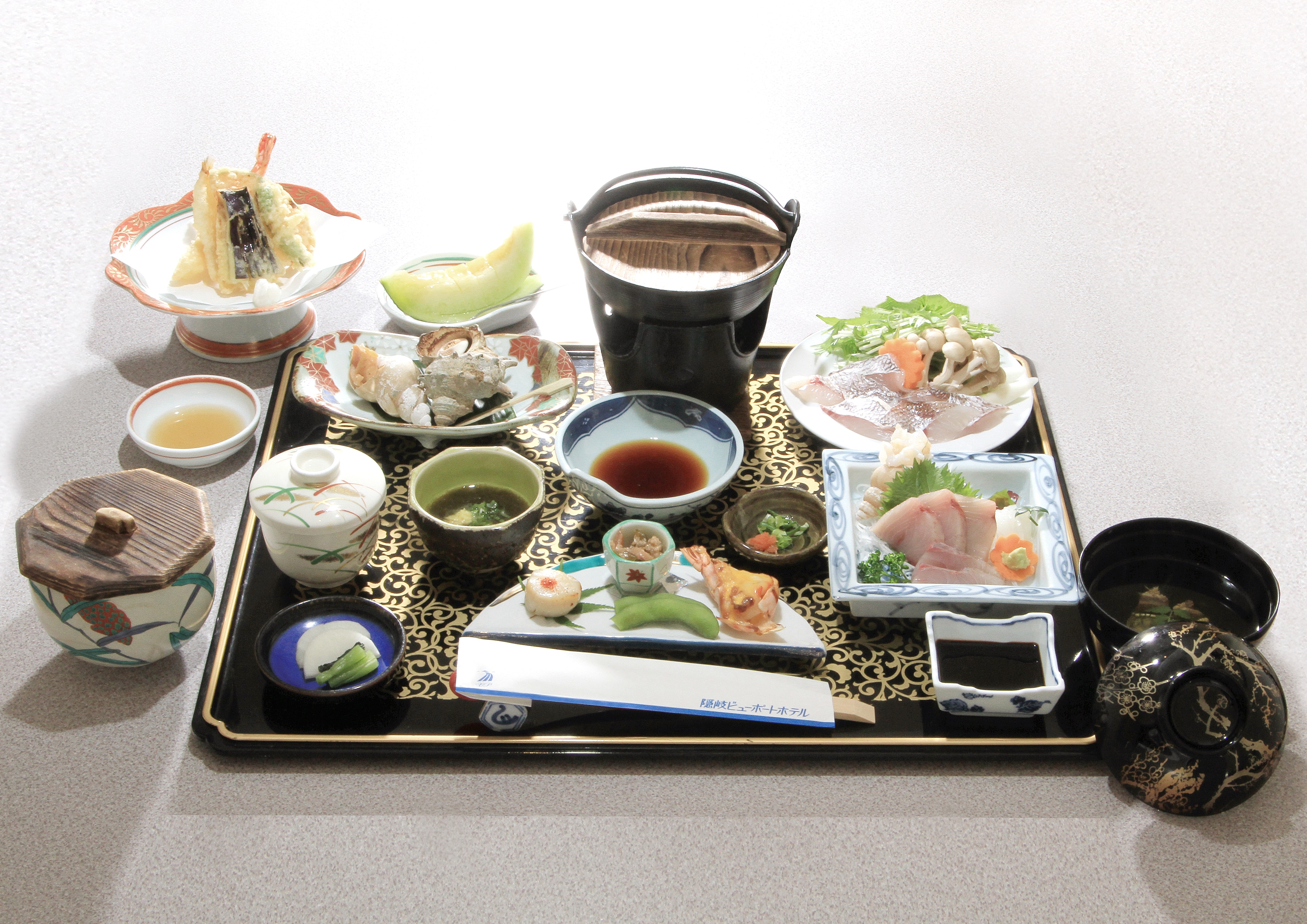 Meals (Menus may change depending on the season, weather, etc.